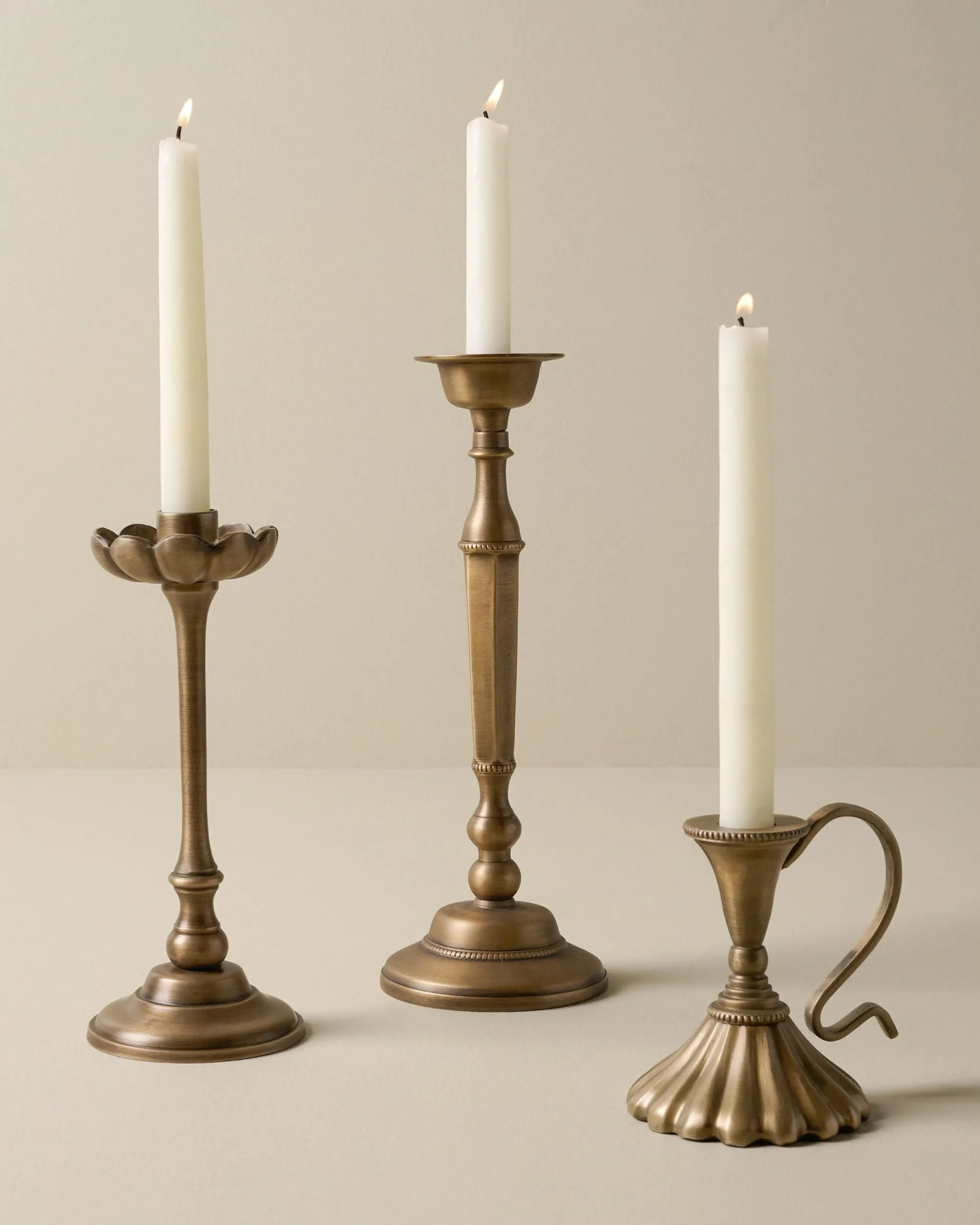VND8923 HOME DÉCOR Anna Antique Brass Taper Holder