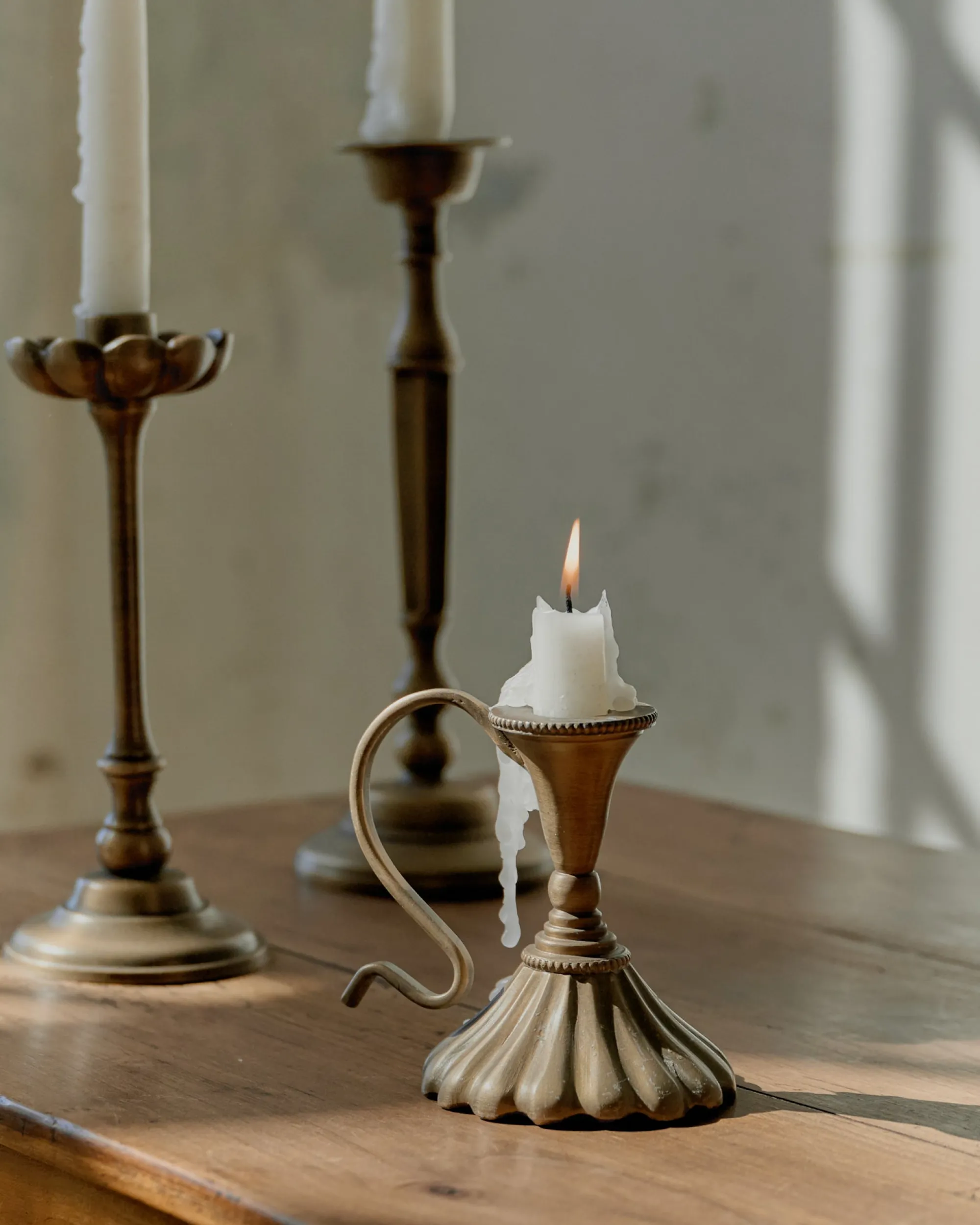 VND8923 HOME DÉCOR Anna Antique Brass Taper Holder