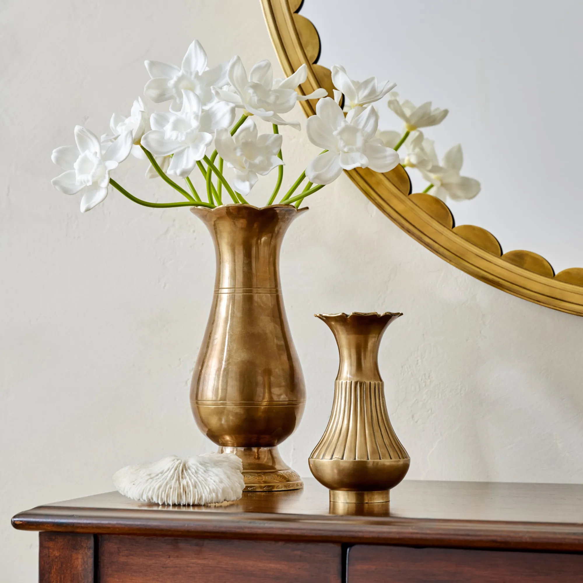VND7372 ACUBE KRAFT PVT LTD Anna Antiqued Solid Brass Vase
