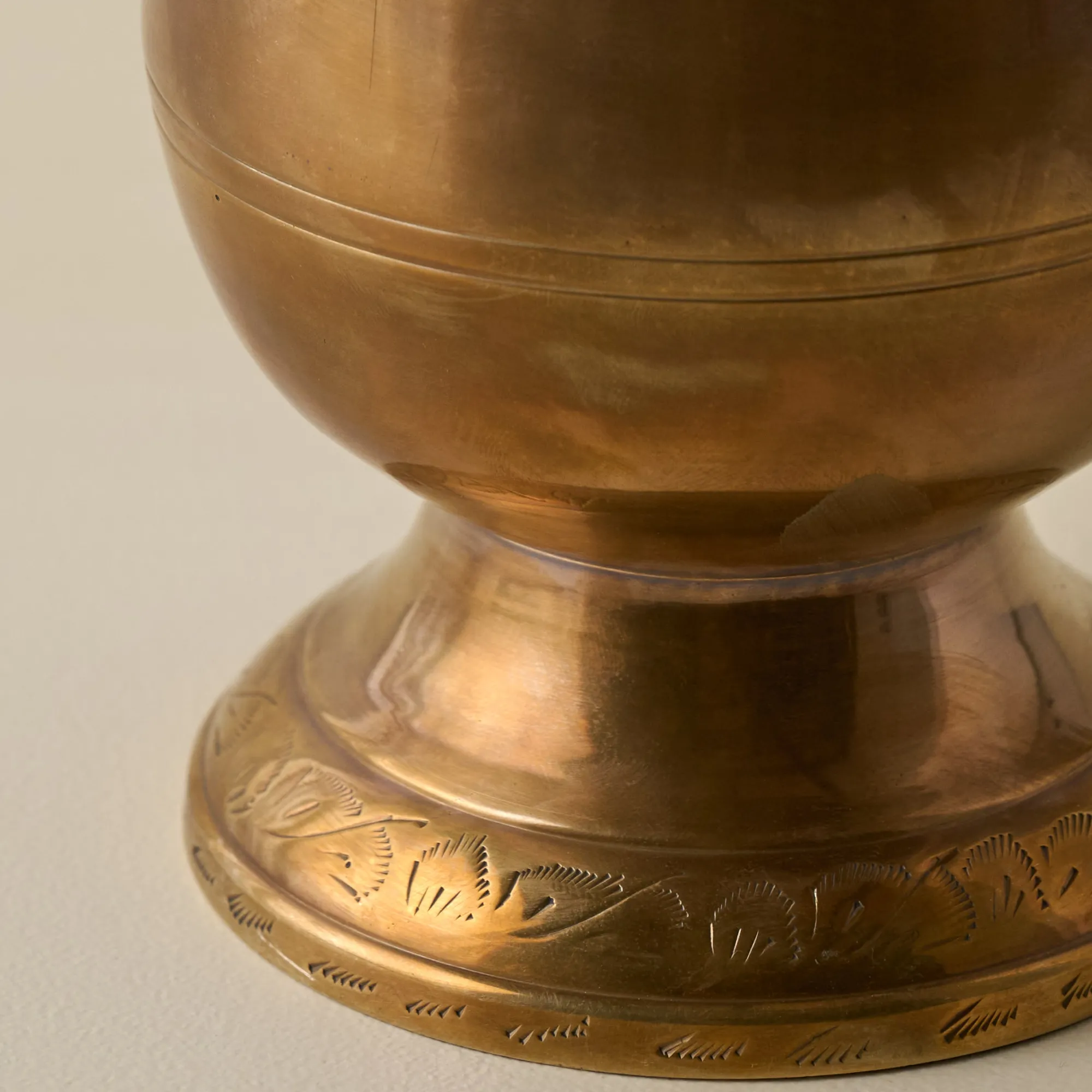 VND7372 ACUBE KRAFT PVT LTD Anna Antiqued Solid Brass Vase