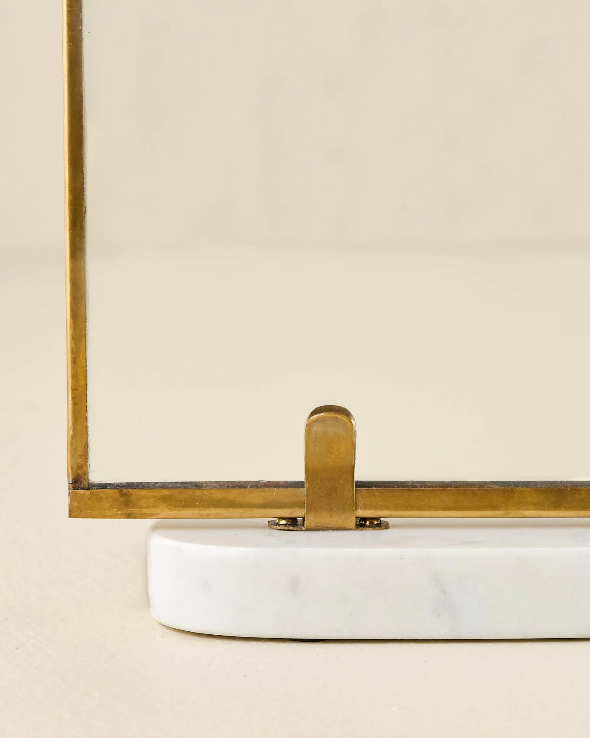 VND7372 ACUBE KRAFT PVT LTD Antique Brass Bracket Photo Frame