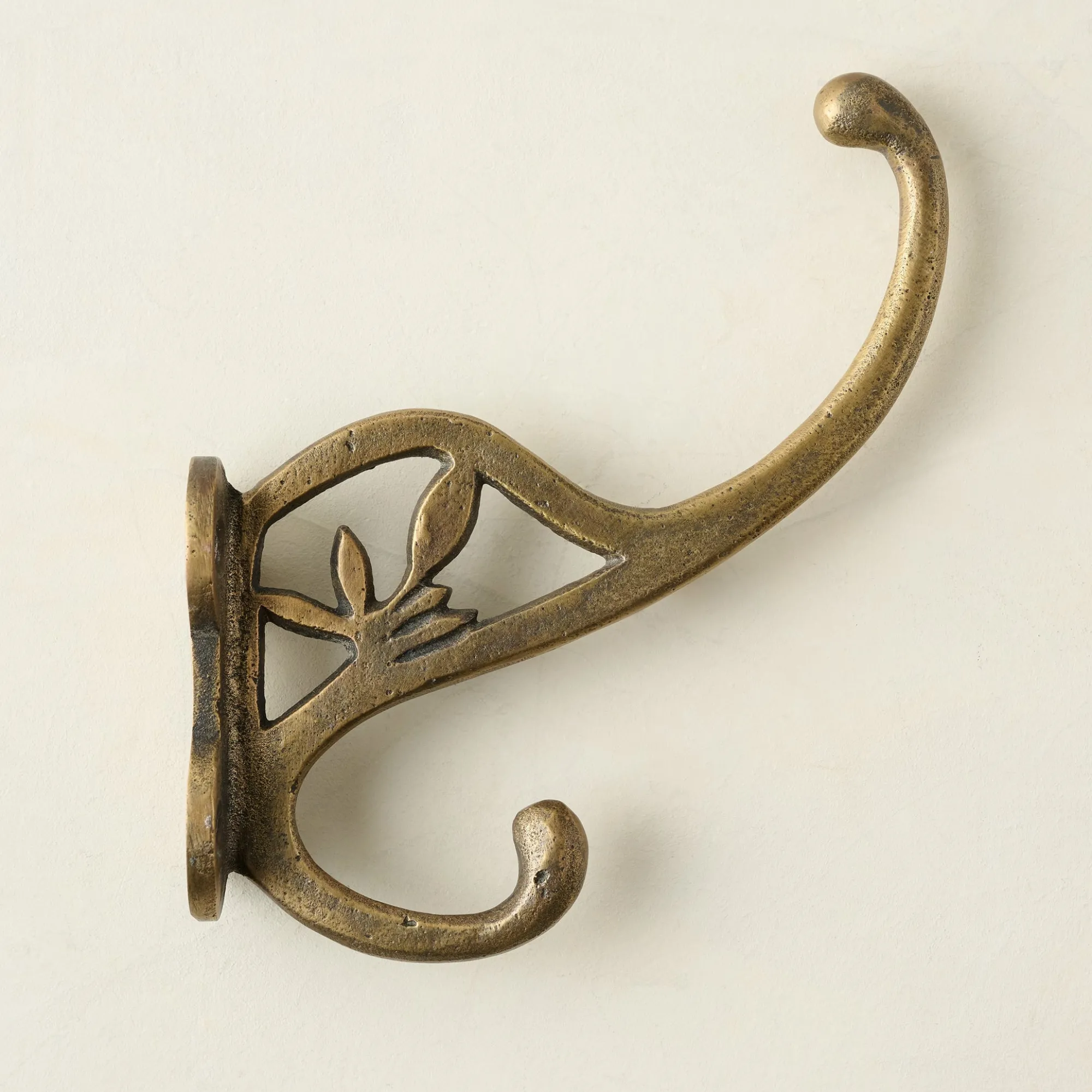 VND7372 ACUBE KRAFT PVT LTD Antique Brass Floral Hook