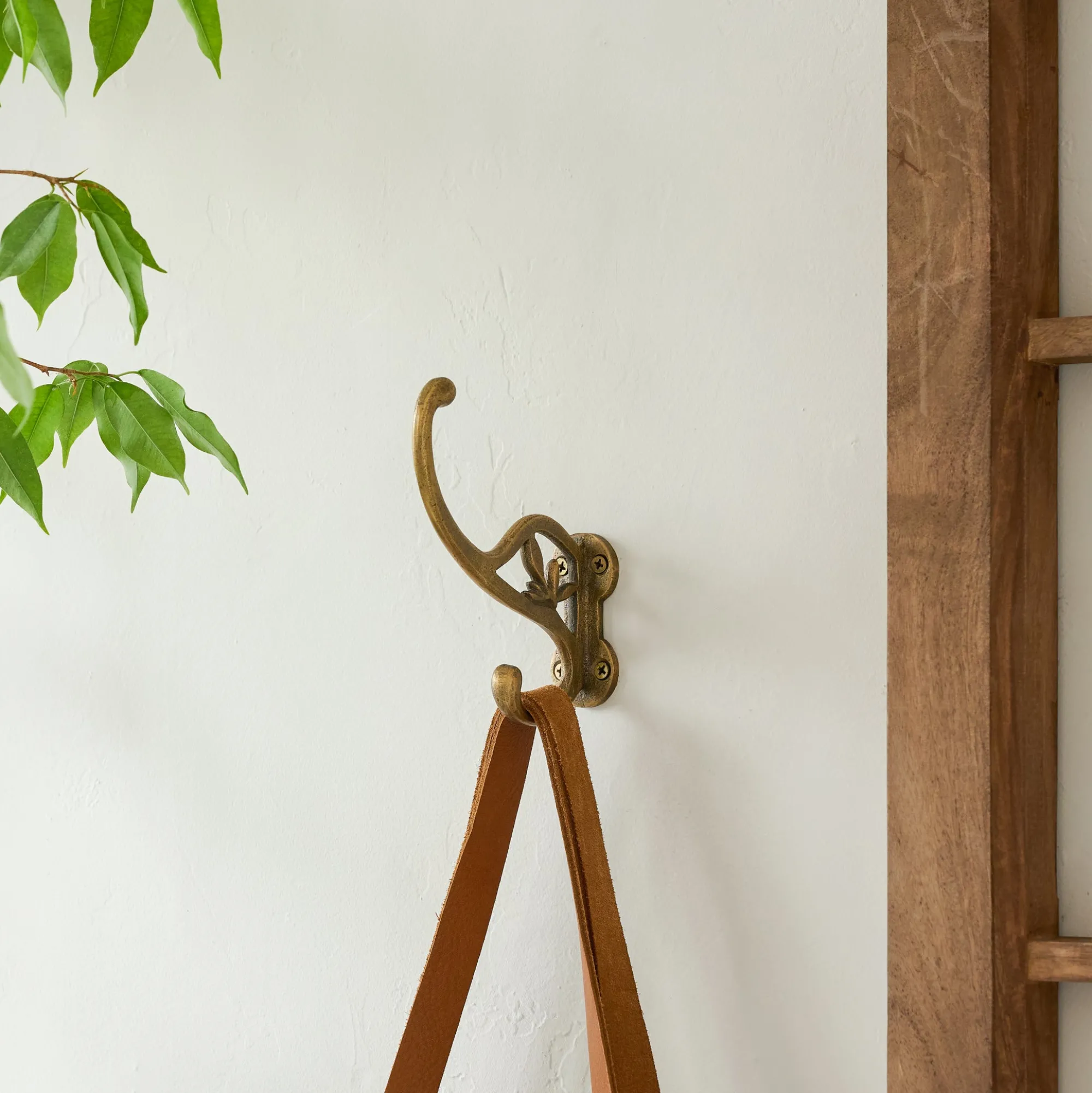 VND7372 ACUBE KRAFT PVT LTD Antique Brass Floral Hook