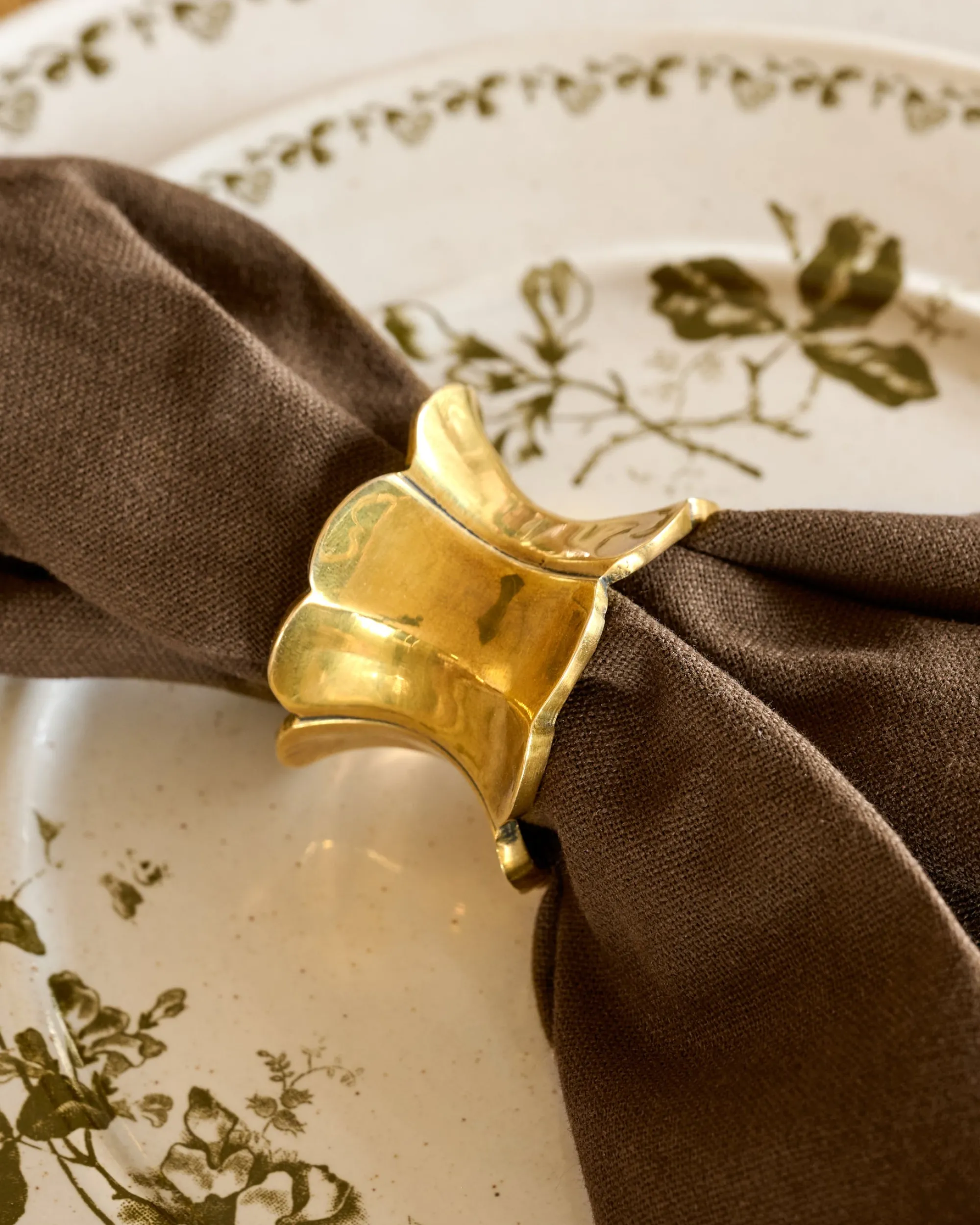VND7371 True Home Decor Pvt Ltd Antique Brass Ruffle Napkin Ring Set of Four