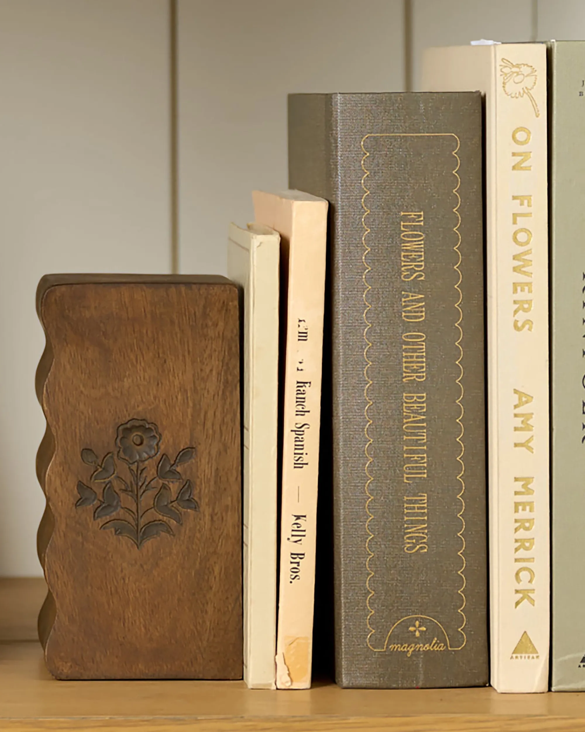VND0164 Creative Co-op Inc Antique Inspired Handcrafted Book Box