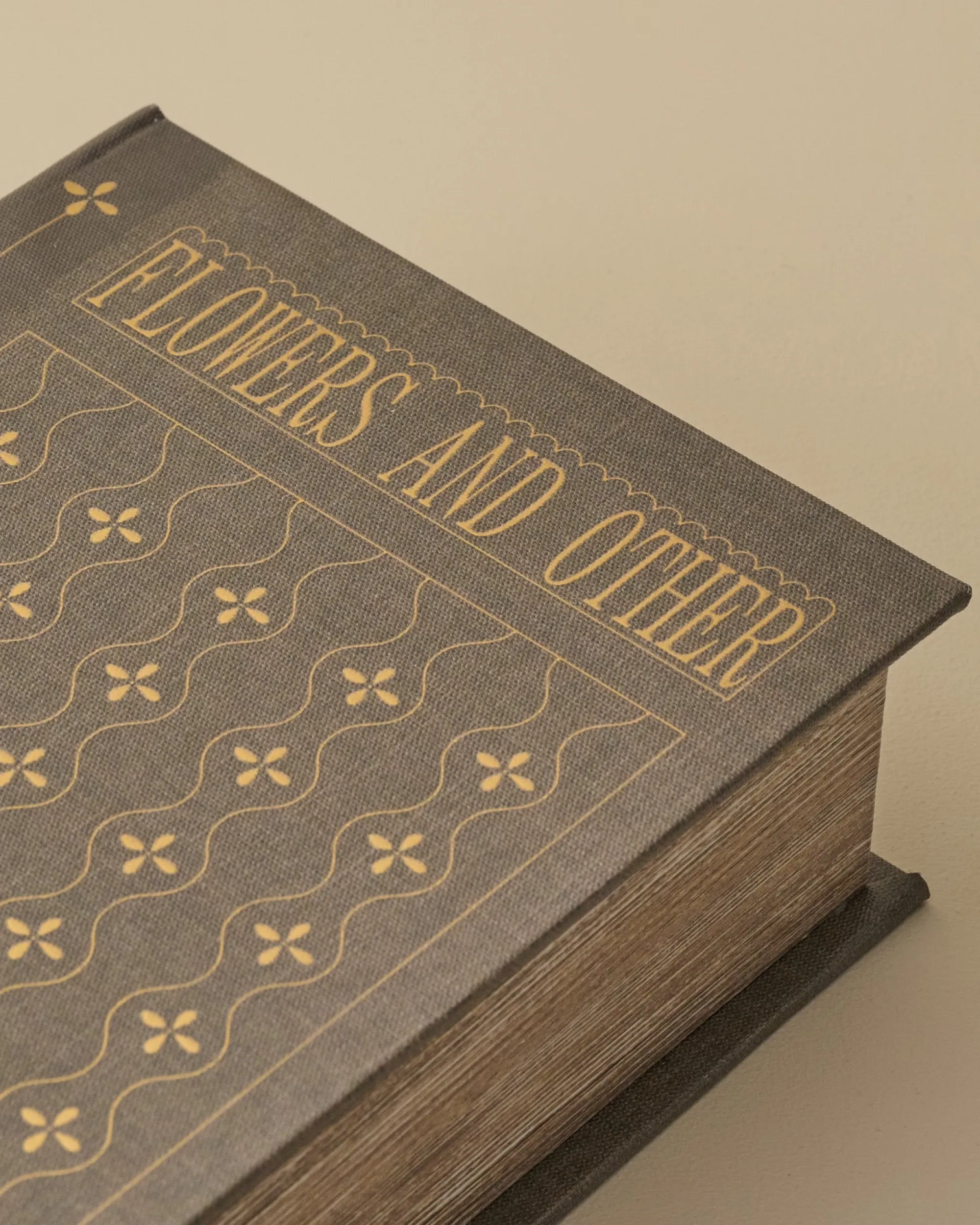 VND0164 Creative Co-op Inc Antique Inspired Handcrafted Book Box