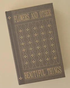 VND0164 Creative Co-op Inc Antique Inspired Handcrafted Book Box