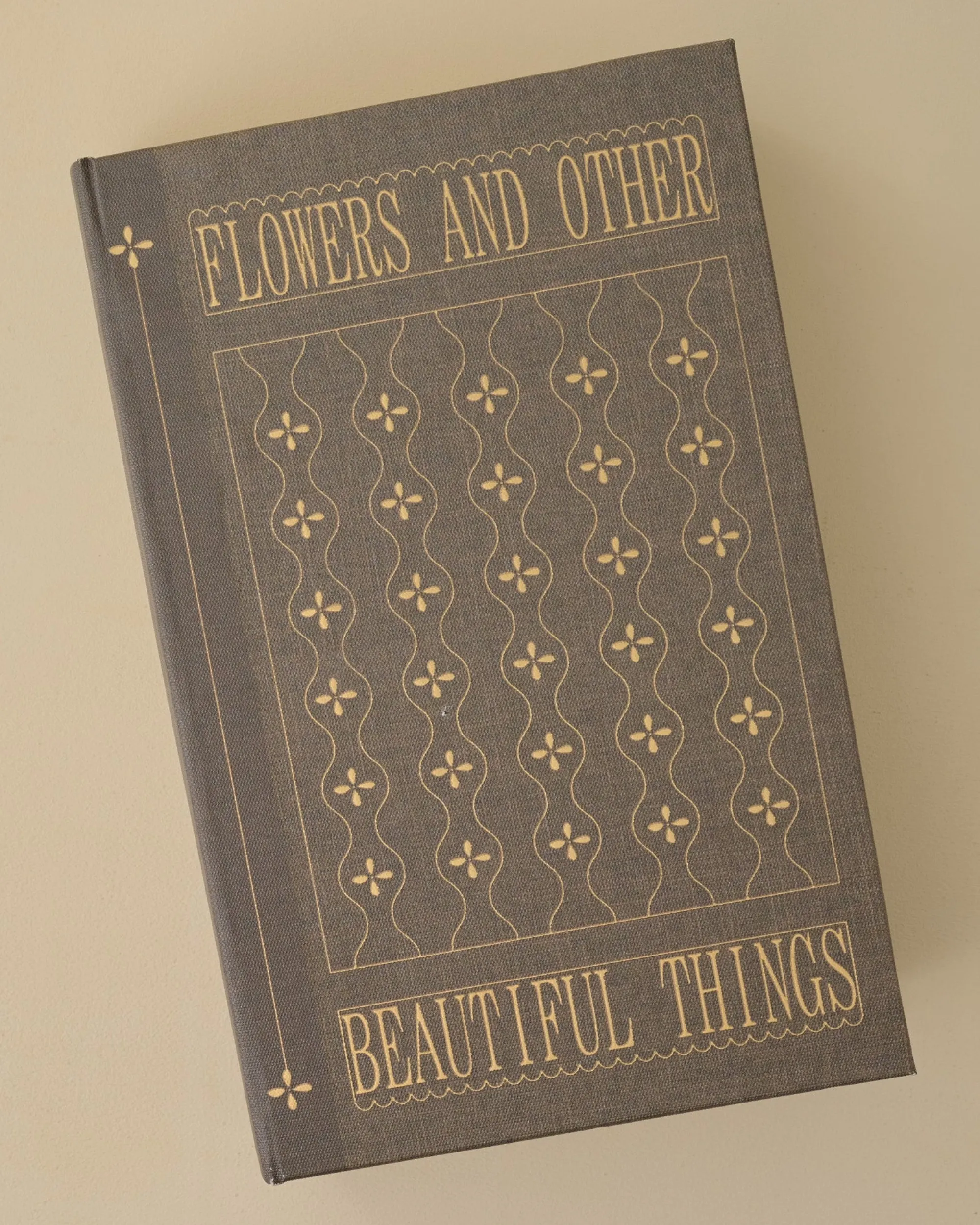 VND0164 Creative Co-op Inc Antique Inspired Handcrafted Book Box