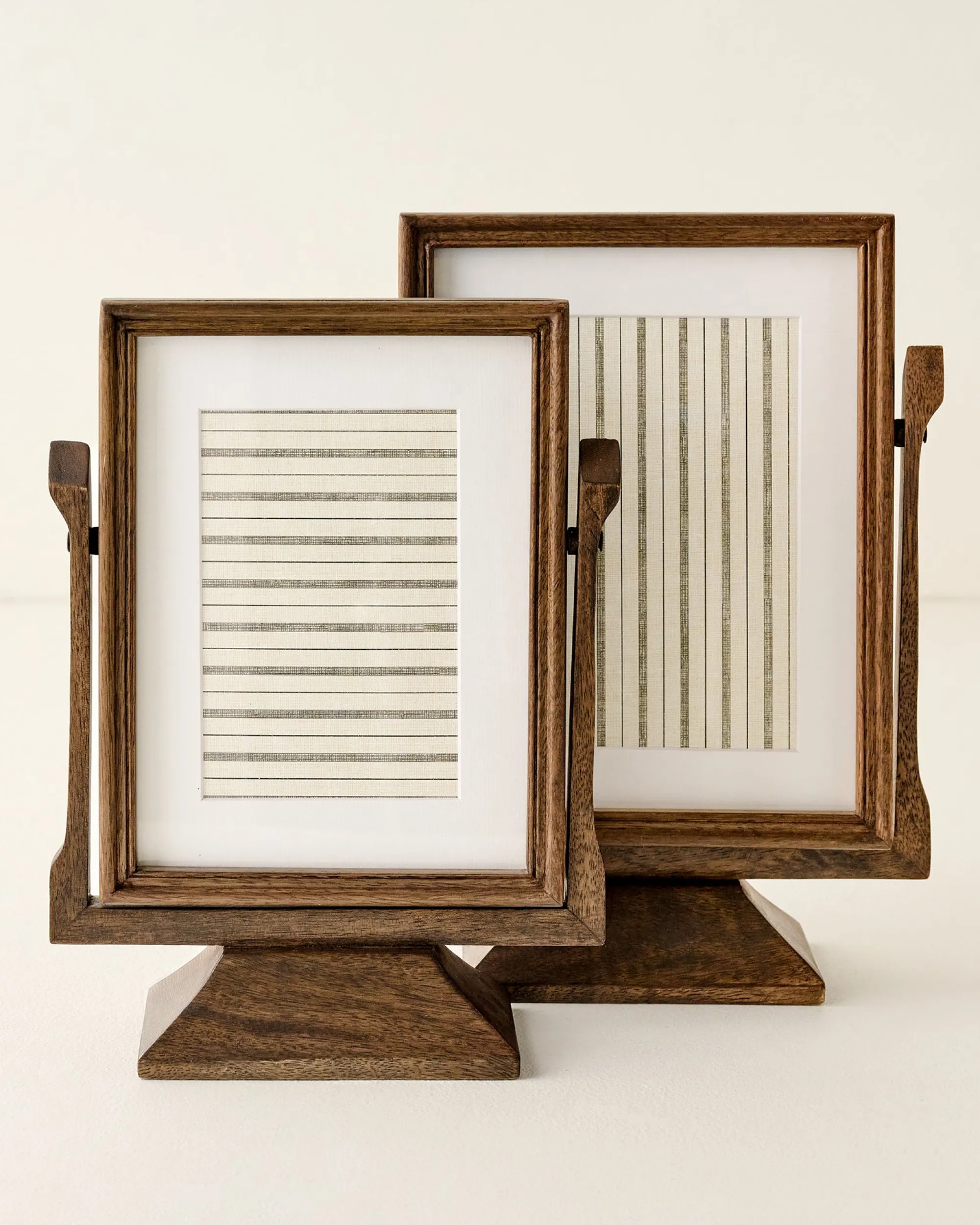 VND8122 R R INDUSTRIES Antique Inspired Swivel Photo Frames