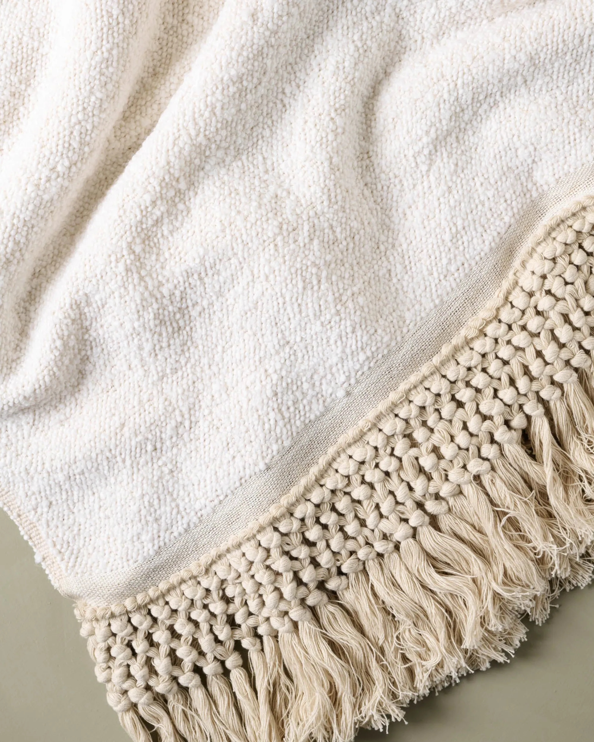 VND7018 Makerspalm, LLC Antique White Essential Tassel Throw