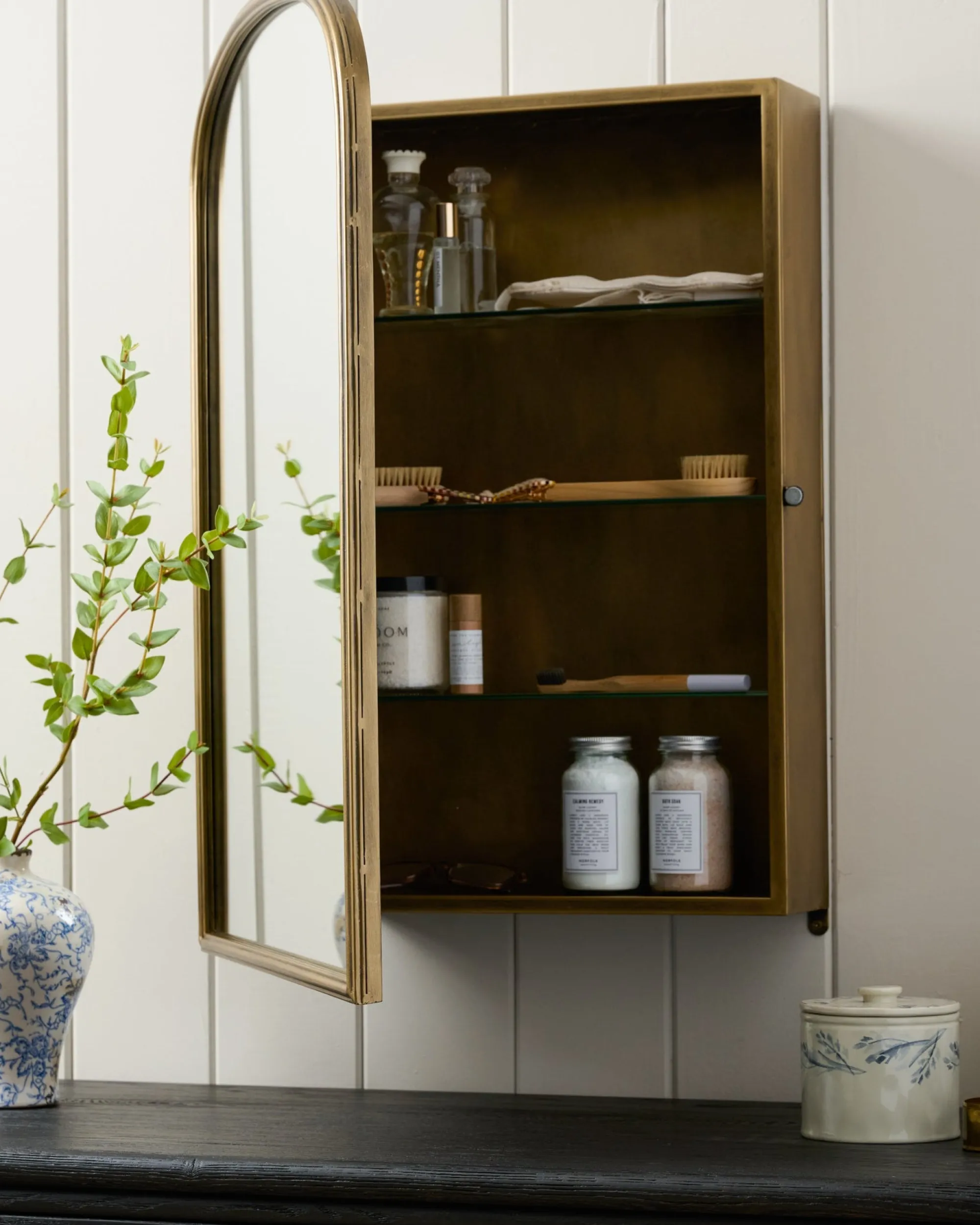 VND6561 FUJIAN BESTBUY ARTS&CRAFTS CO.,LTD. Archer Medicine Cabinet