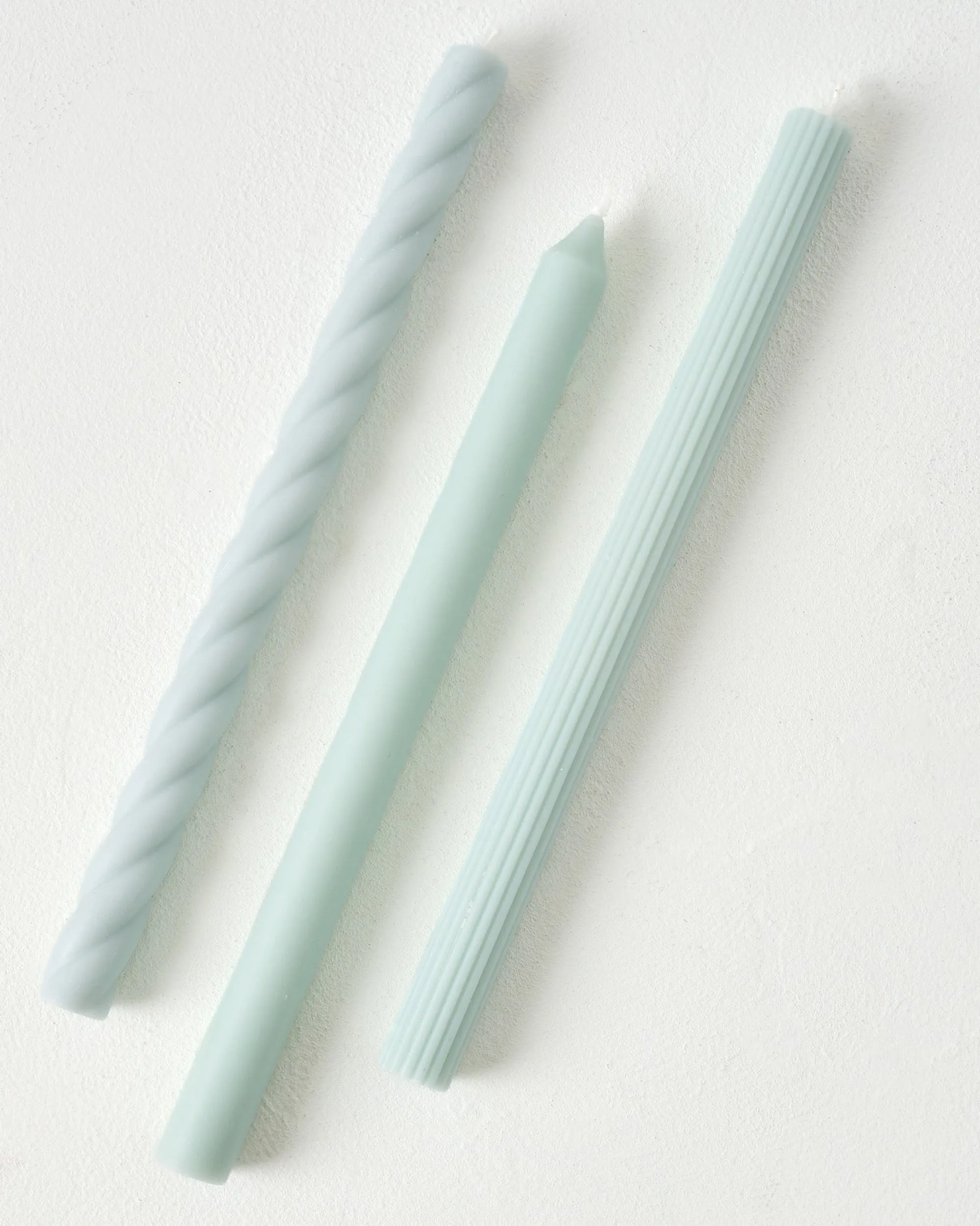 VND2713 Illume Assorted Light Blue Taper Candle Set
