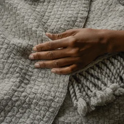 VND7018 Makerspalm, LLC Basketweave Throw