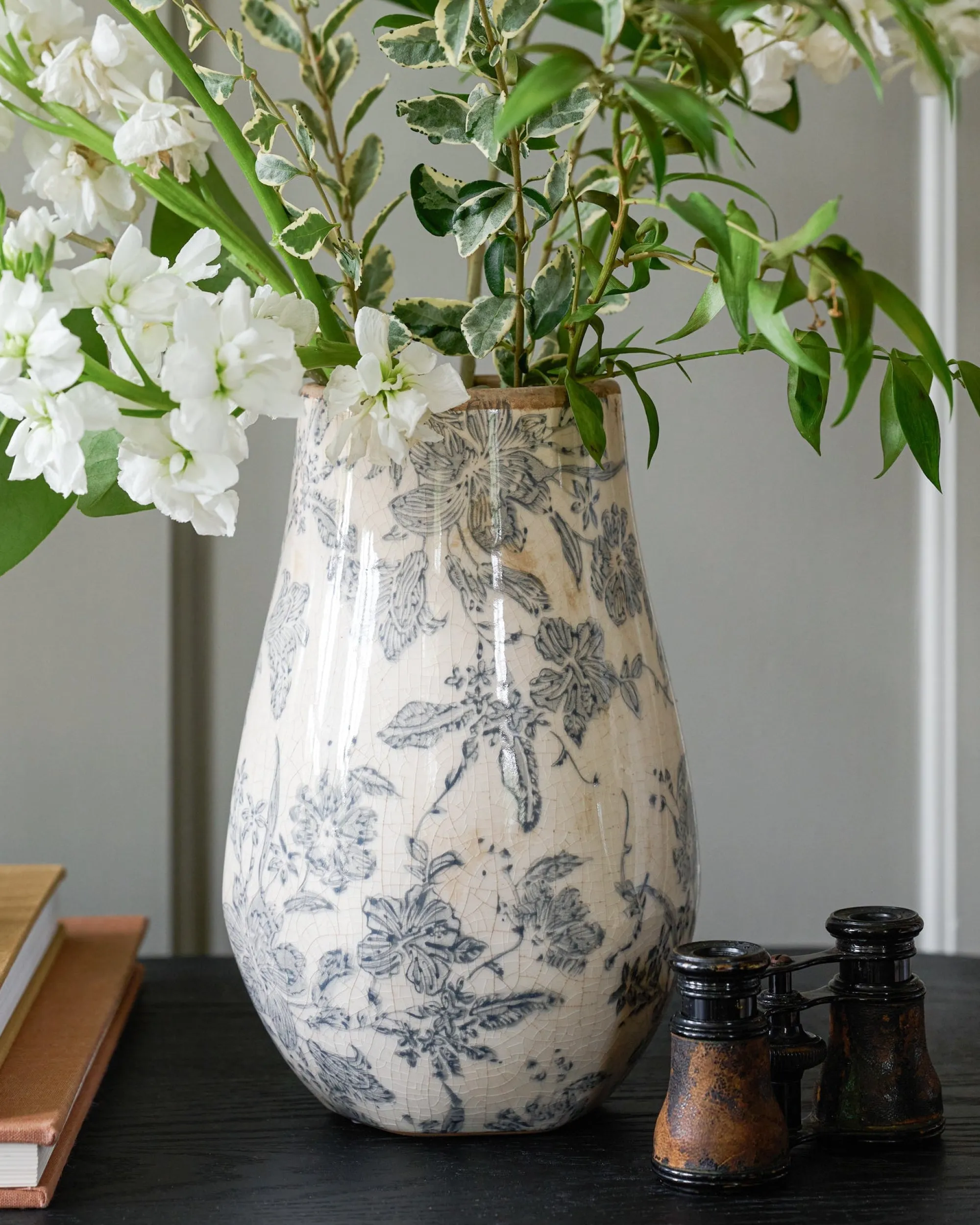 VND0078 K & K Interiors, Inc. Black and White Distressed Vase