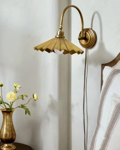 VND8010 Decodesign Interior Brass Pleat Plug-in Sconce
