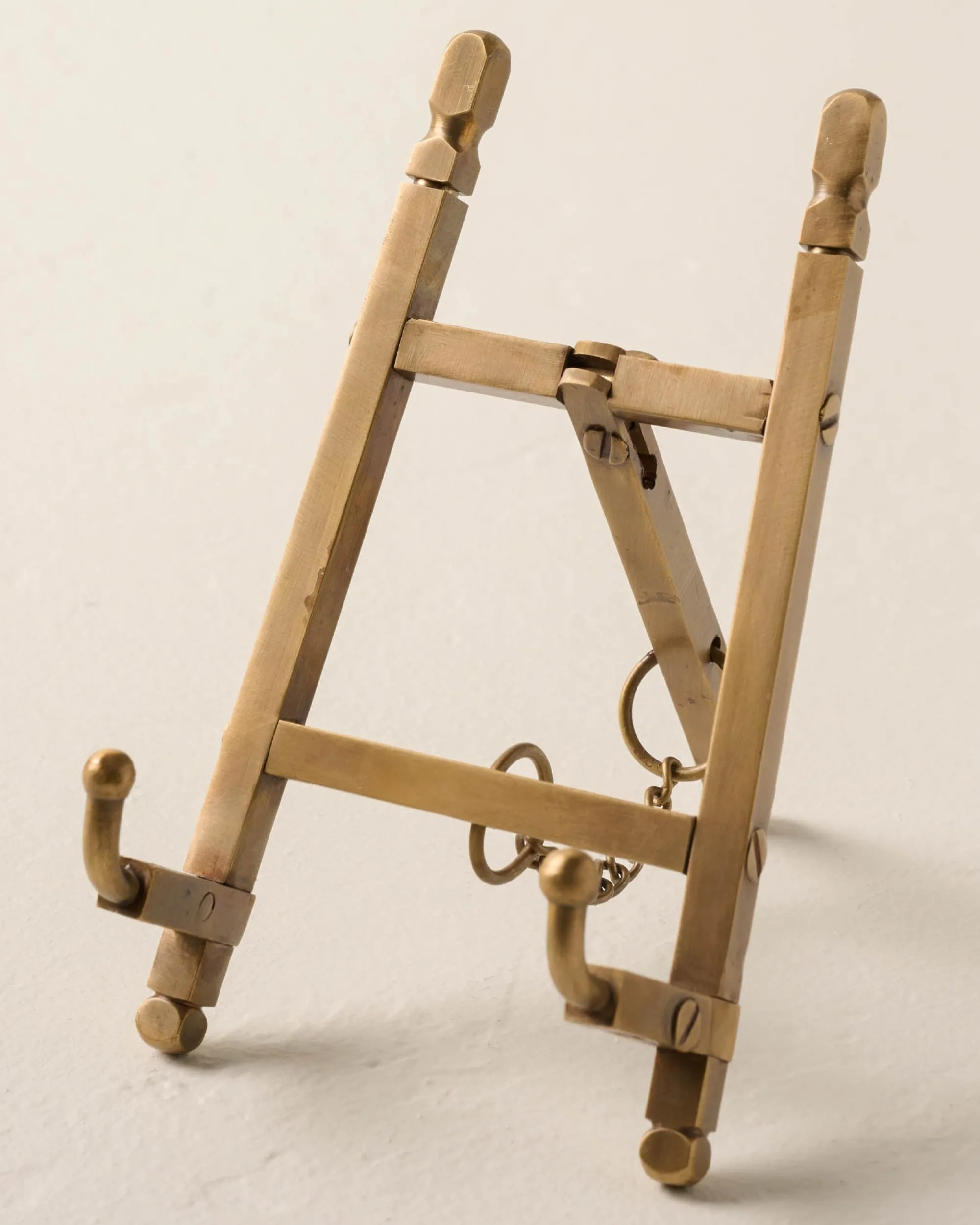 VND7371 True Home Decor Pvt Ltd Brass Shelf Easel