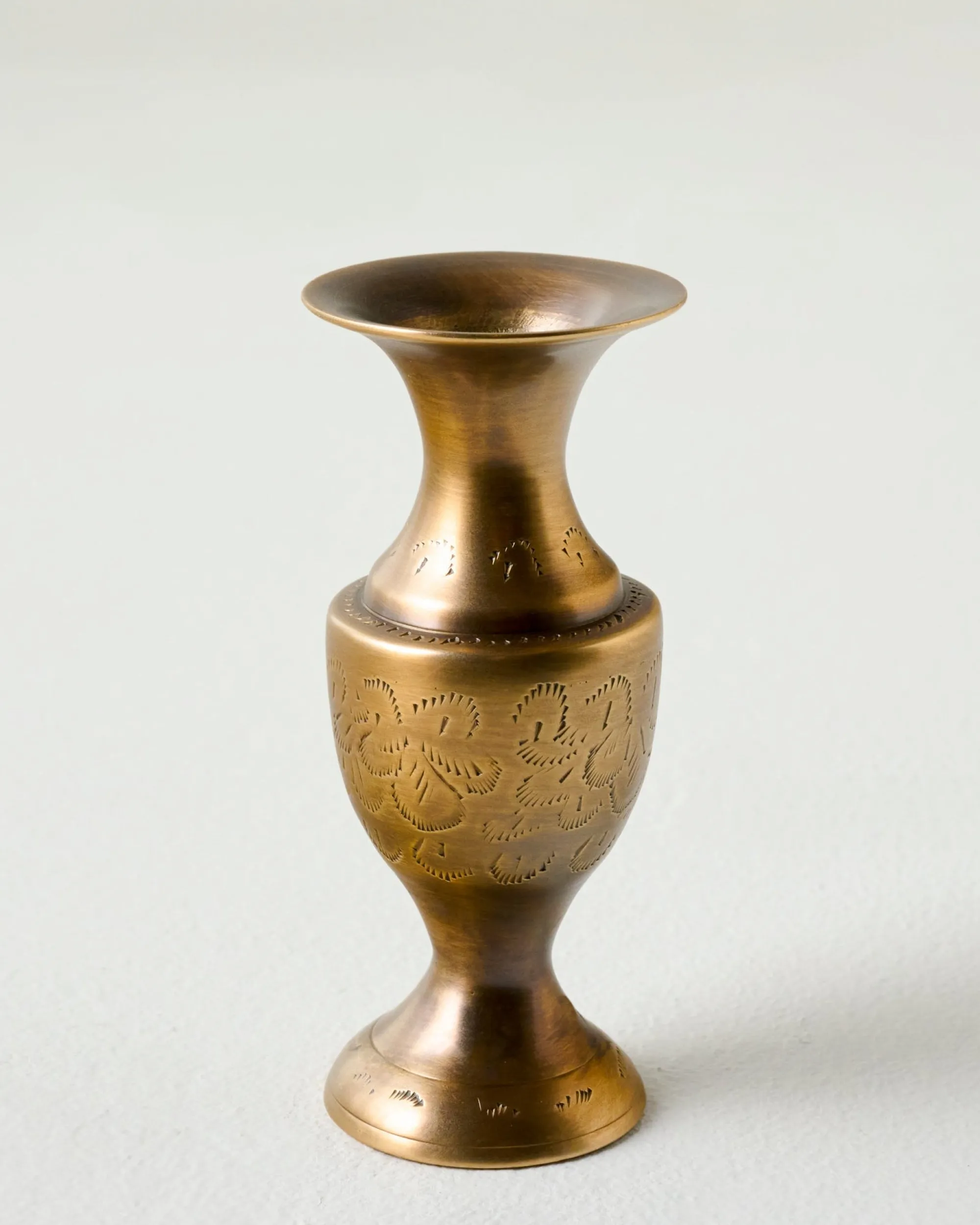 VND7372 ACUBE KRAFT PVT LTD Callin Etched Brass Bud Vase