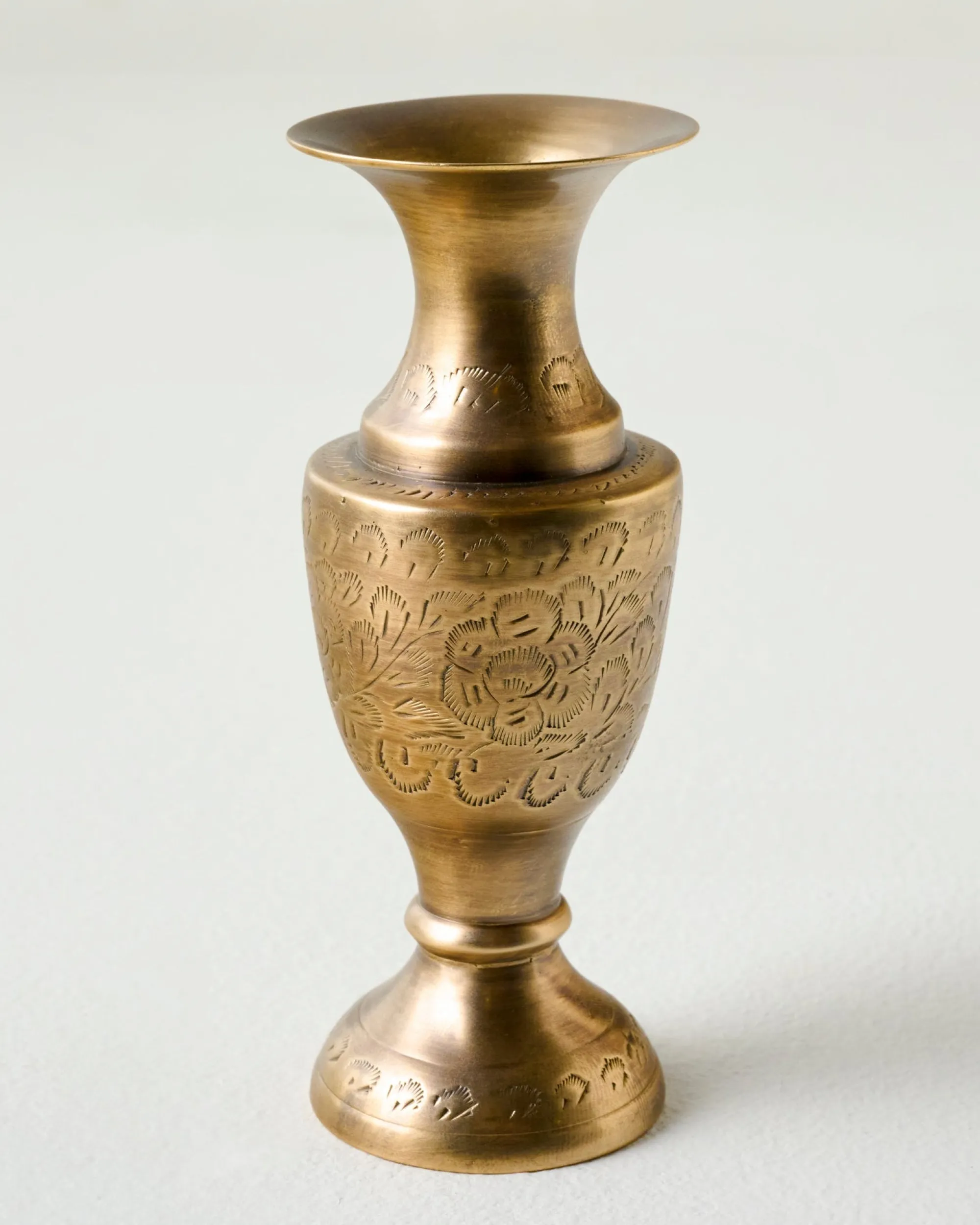 VND7372 ACUBE KRAFT PVT LTD Callin Etched Brass Bud Vase