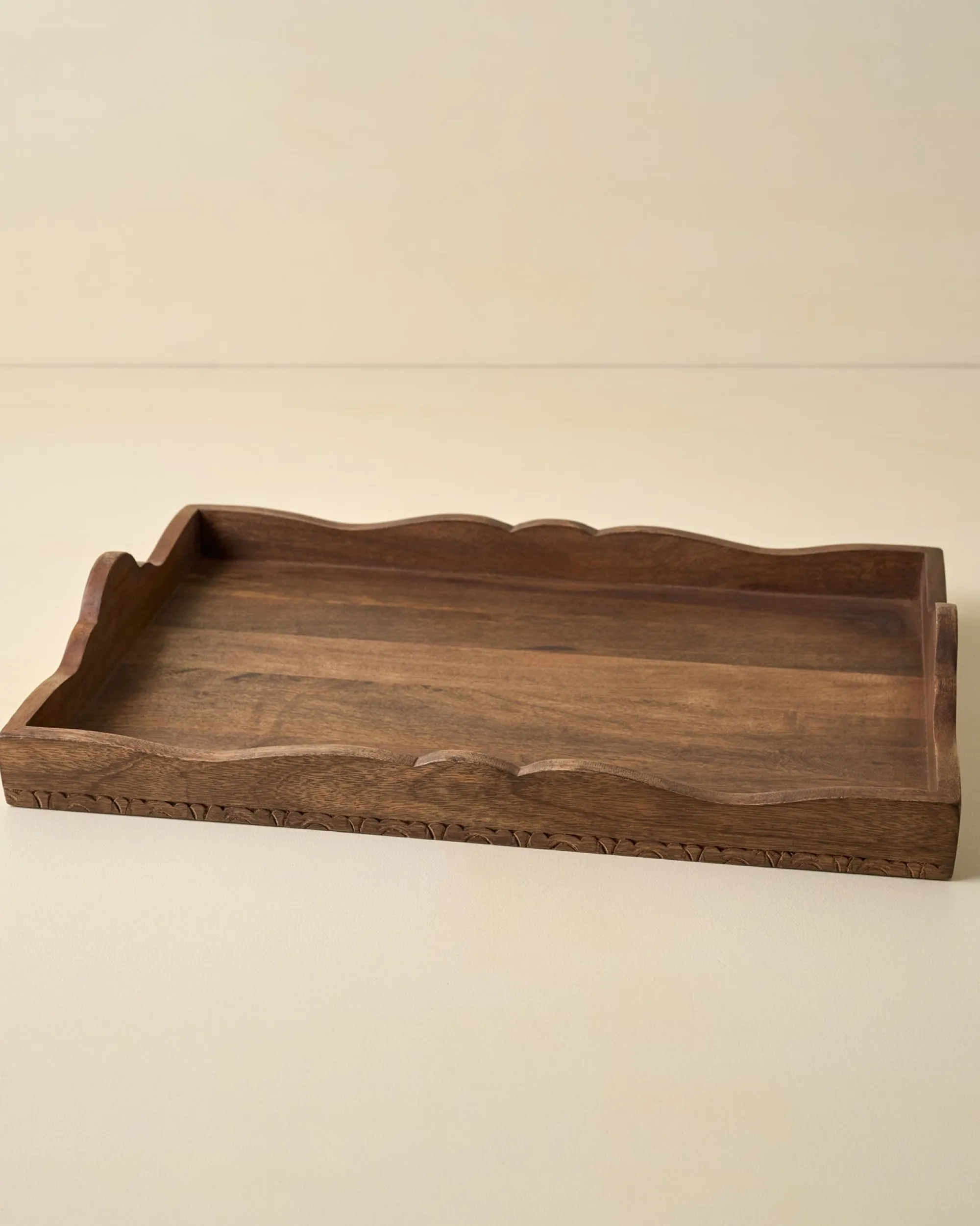 VND8122 R R INDUSTRIES Caroline Carved Wood Scalloped Tray