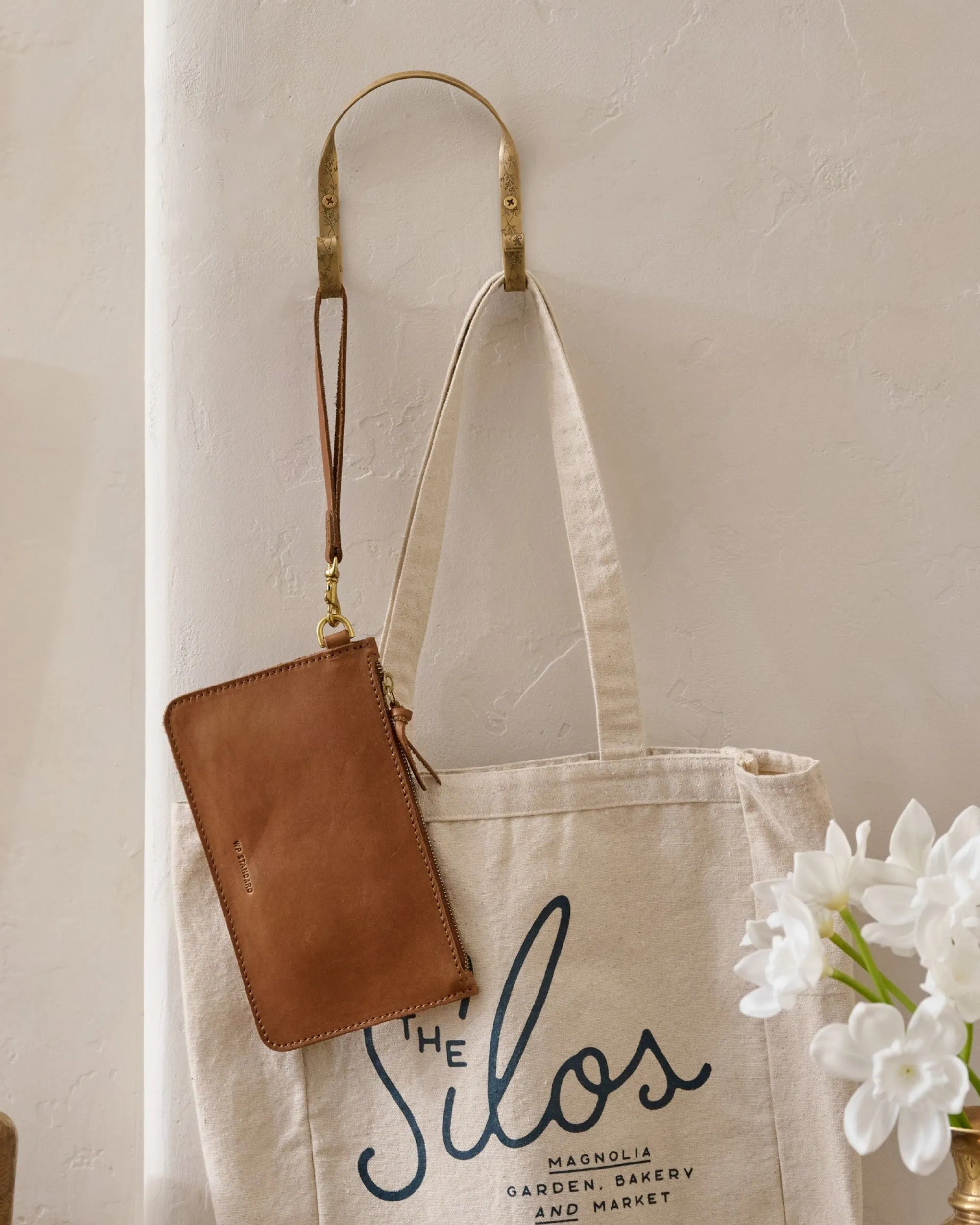 VND6714 BRASAGE Celine Etched Brass Hook