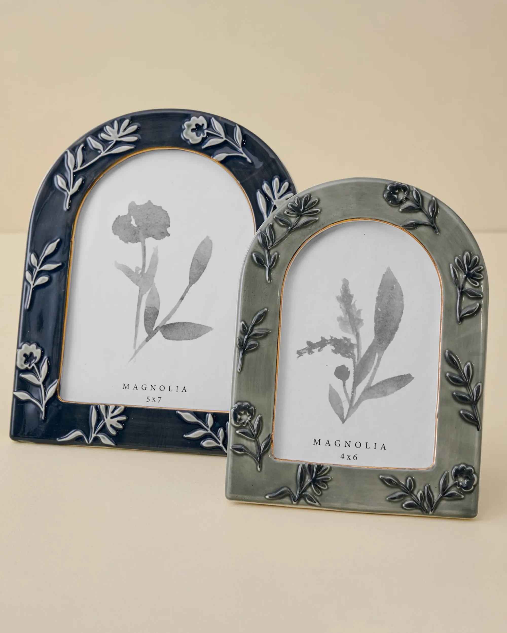 VND0164 Creative Co-op Inc Ceramic Arched Floral Photo Frame