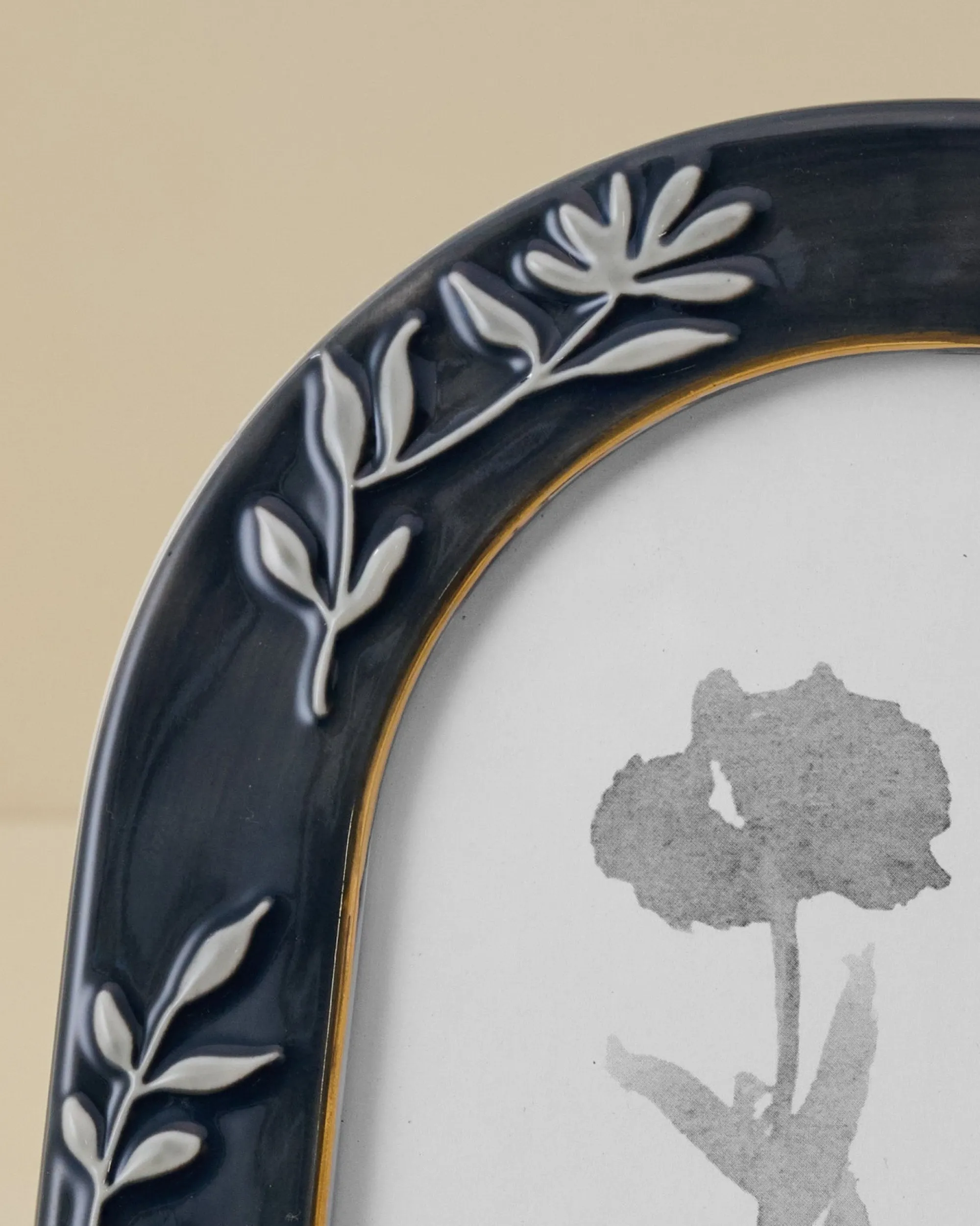 VND0164 Creative Co-op Inc Ceramic Arched Floral Photo Frame