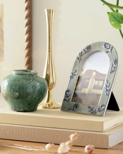 VND0164 Creative Co-op Inc Ceramic Arched Floral Photo Frame