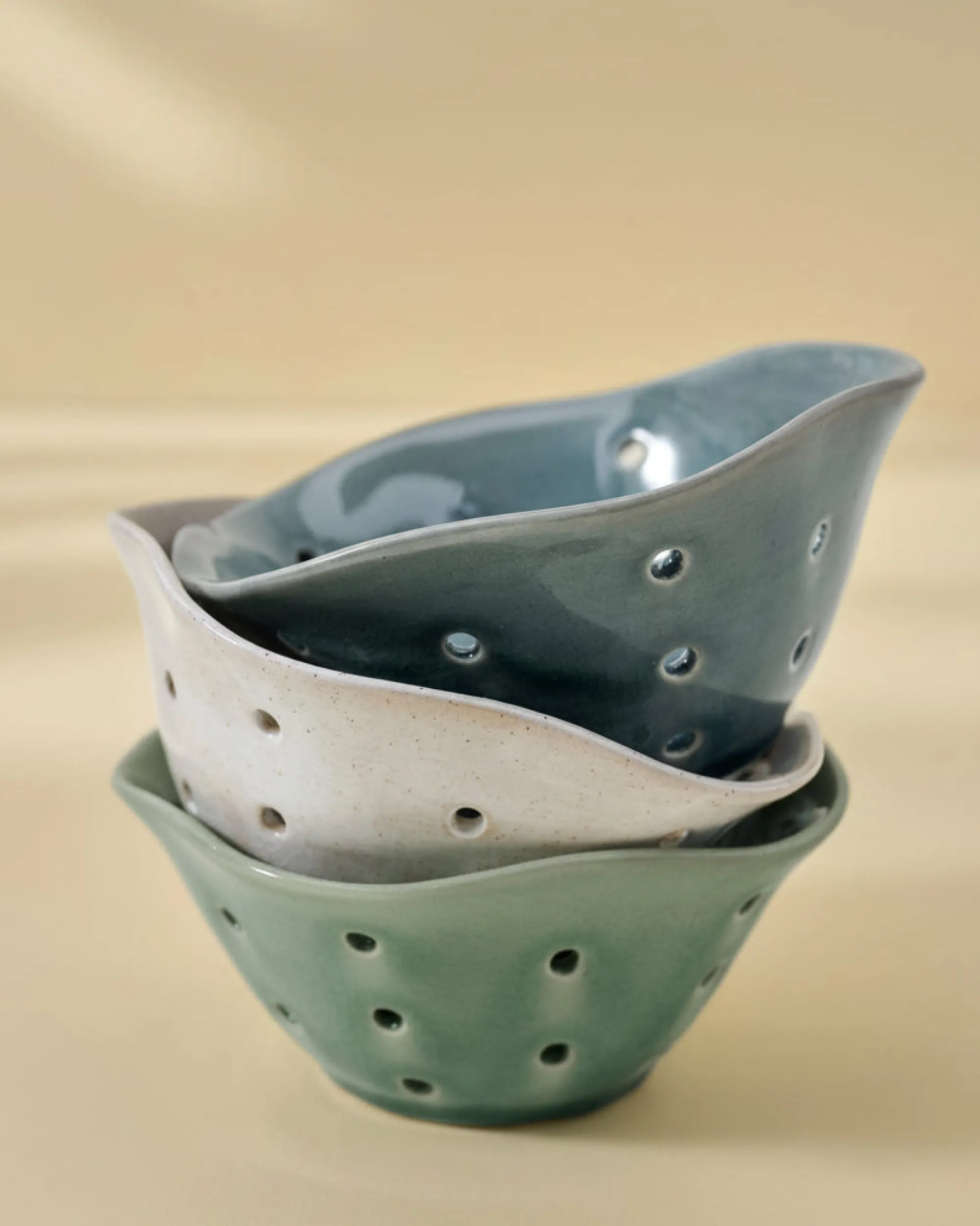 VND7018 Makerspalm, LLC Ceramic Berry Bowl