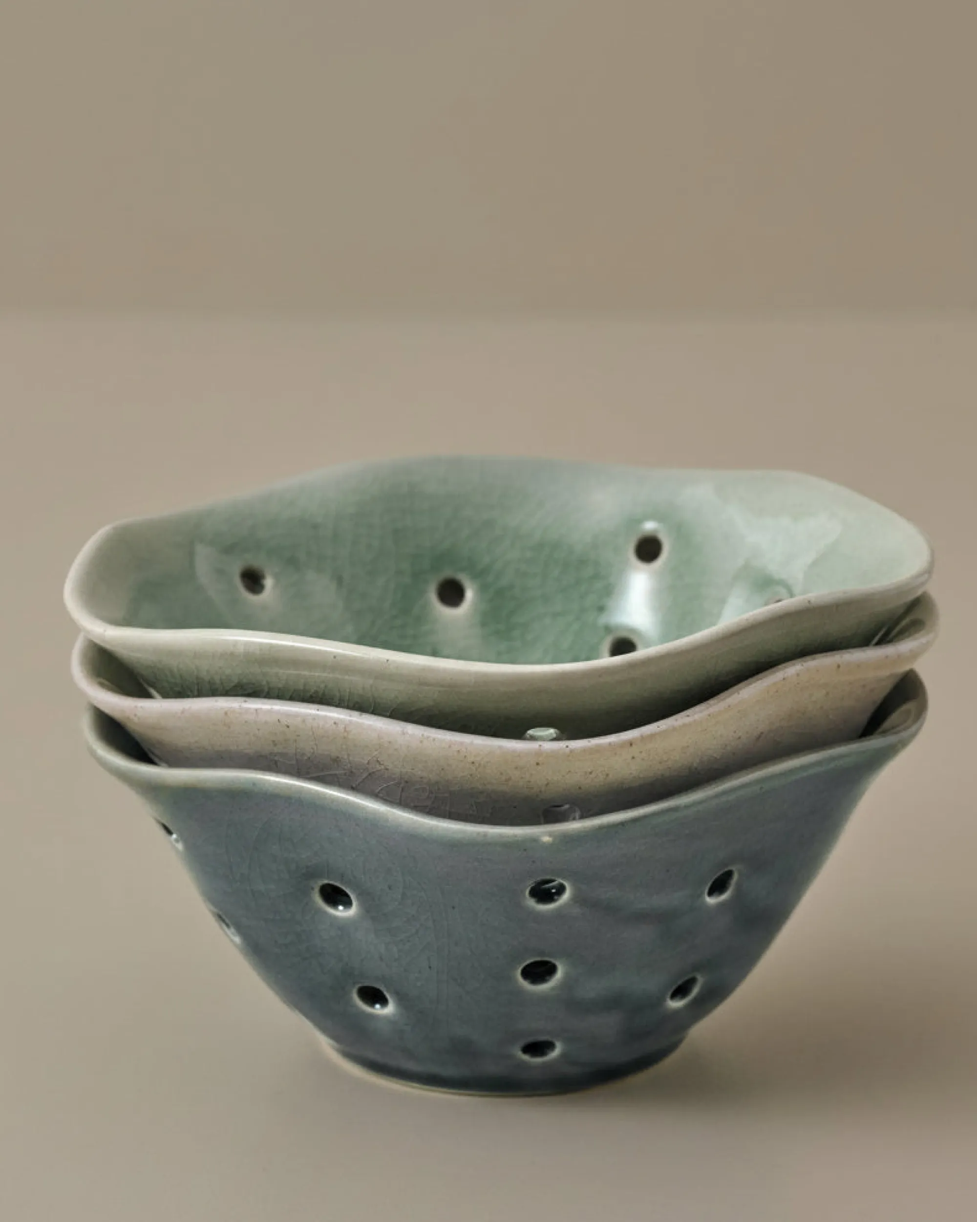 VND7018 Makerspalm, LLC Ceramic Berry Bowl