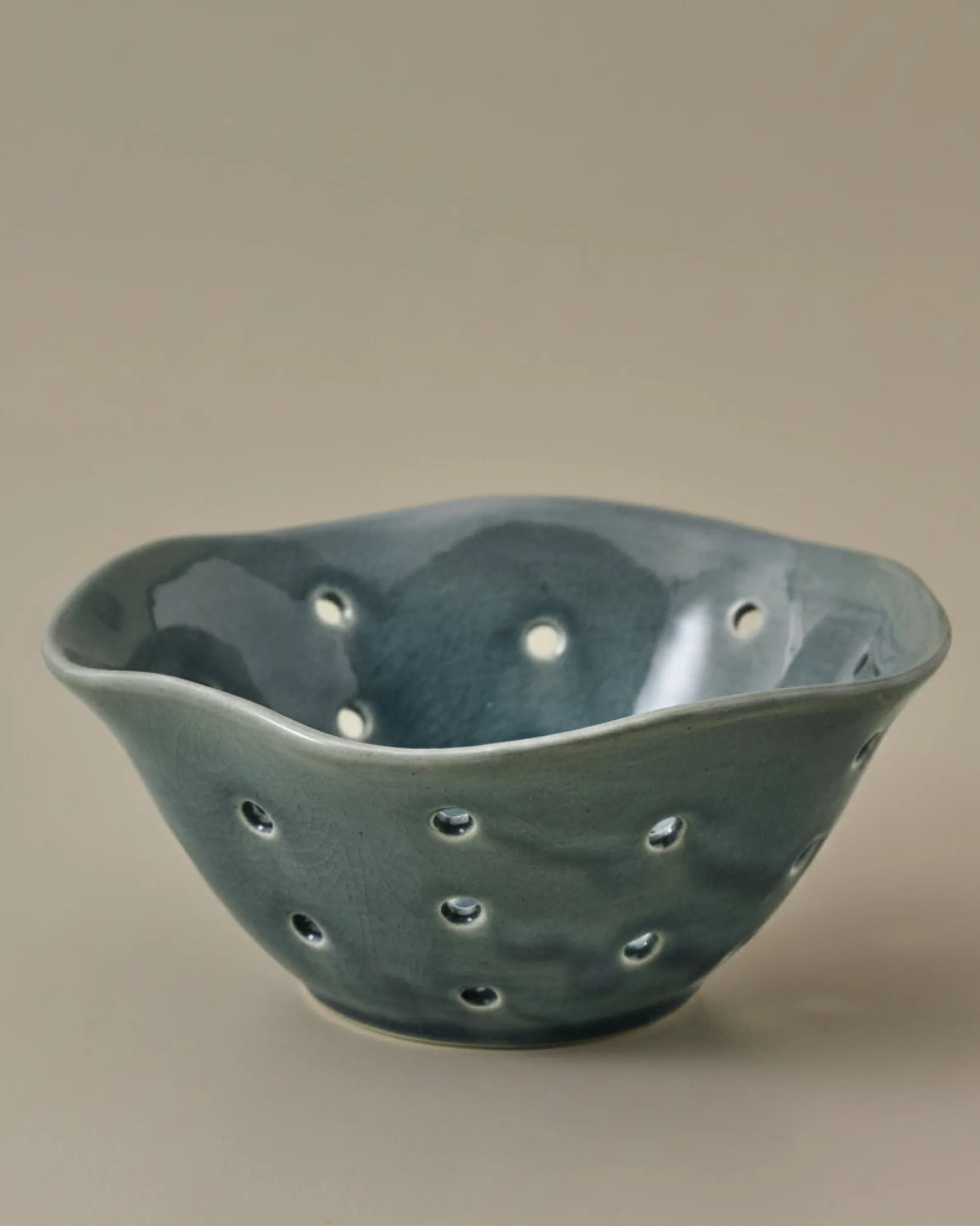 VND7018 Makerspalm, LLC Ceramic Berry Bowl