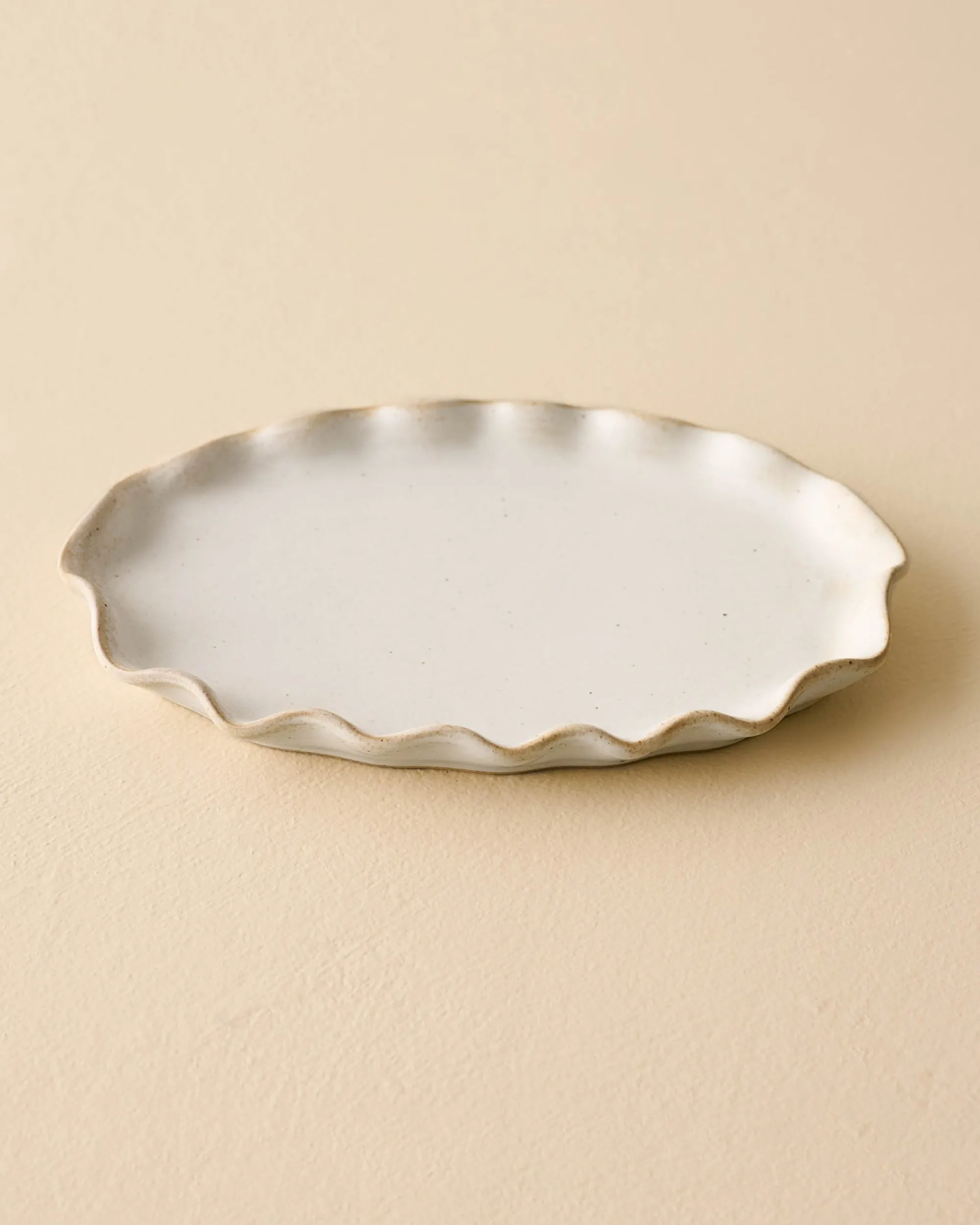 VND6562 Chaozhou Highland Crafts Company Ltd Ceramic Ruffled Tray