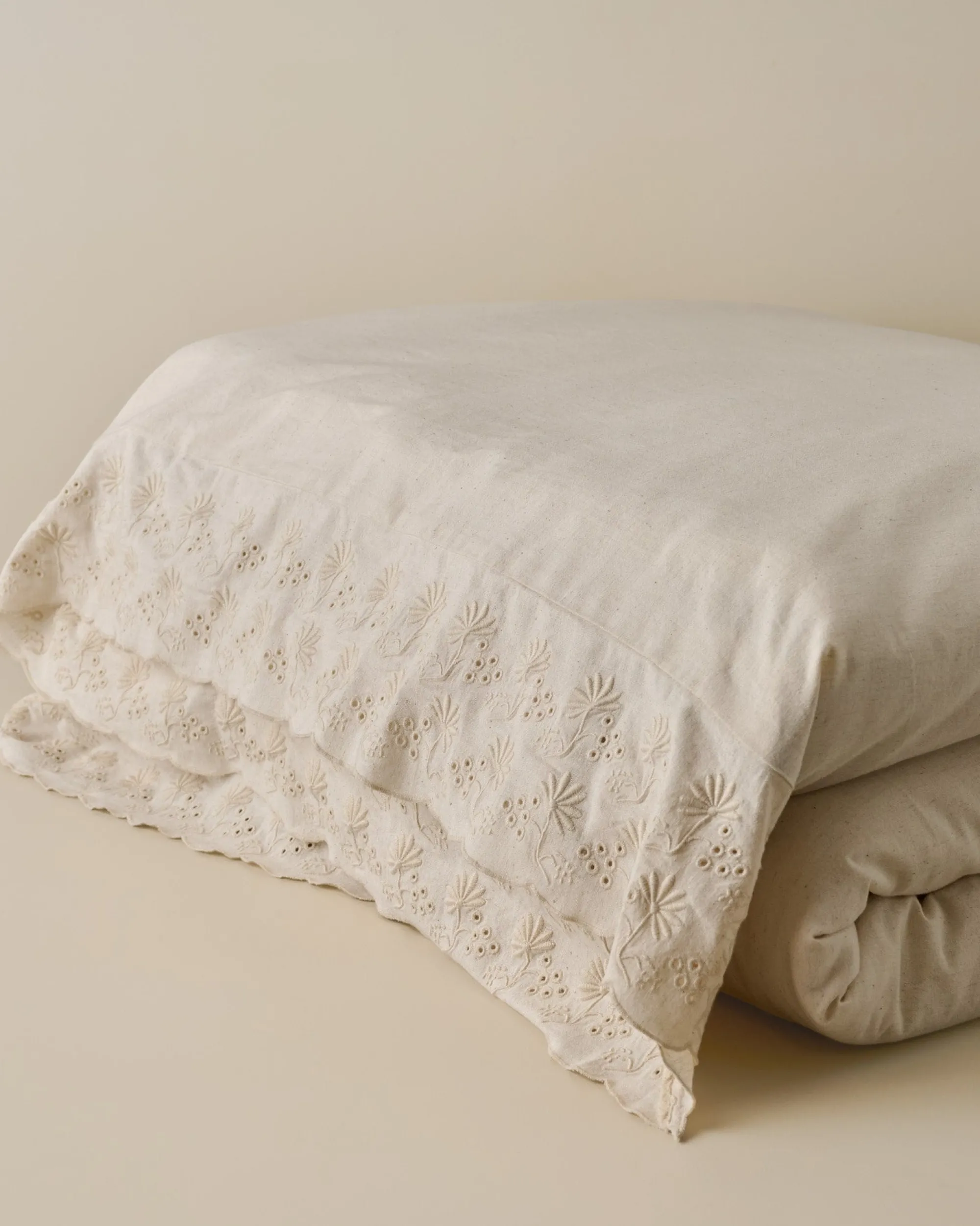 VND8328 FA HOME AND APPAREL PVT LTD Clara Eyelet Flange Duvet Cover