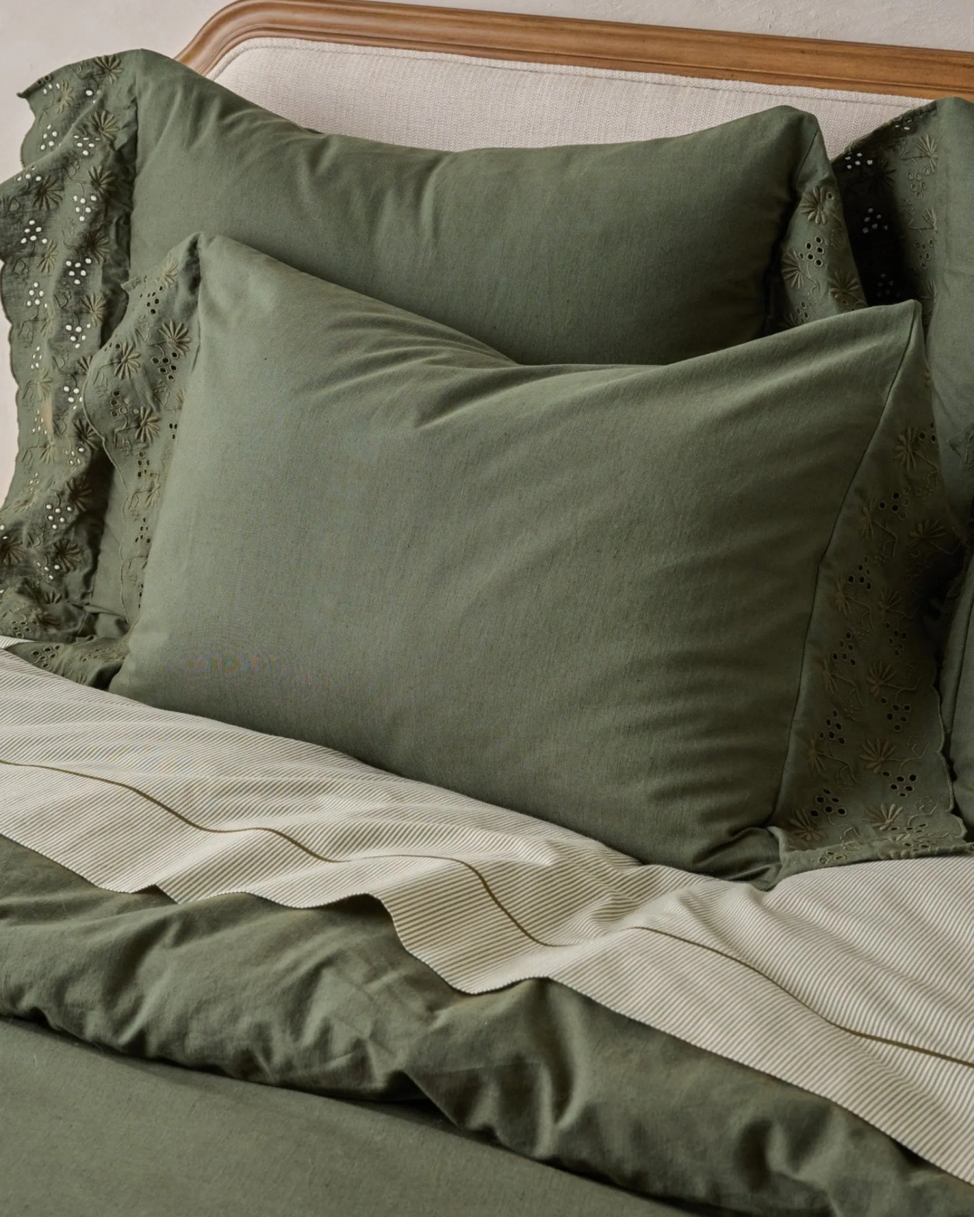 VND8328 FA HOME AND APPAREL PVT LTD Clara Eyelet Flange Sham