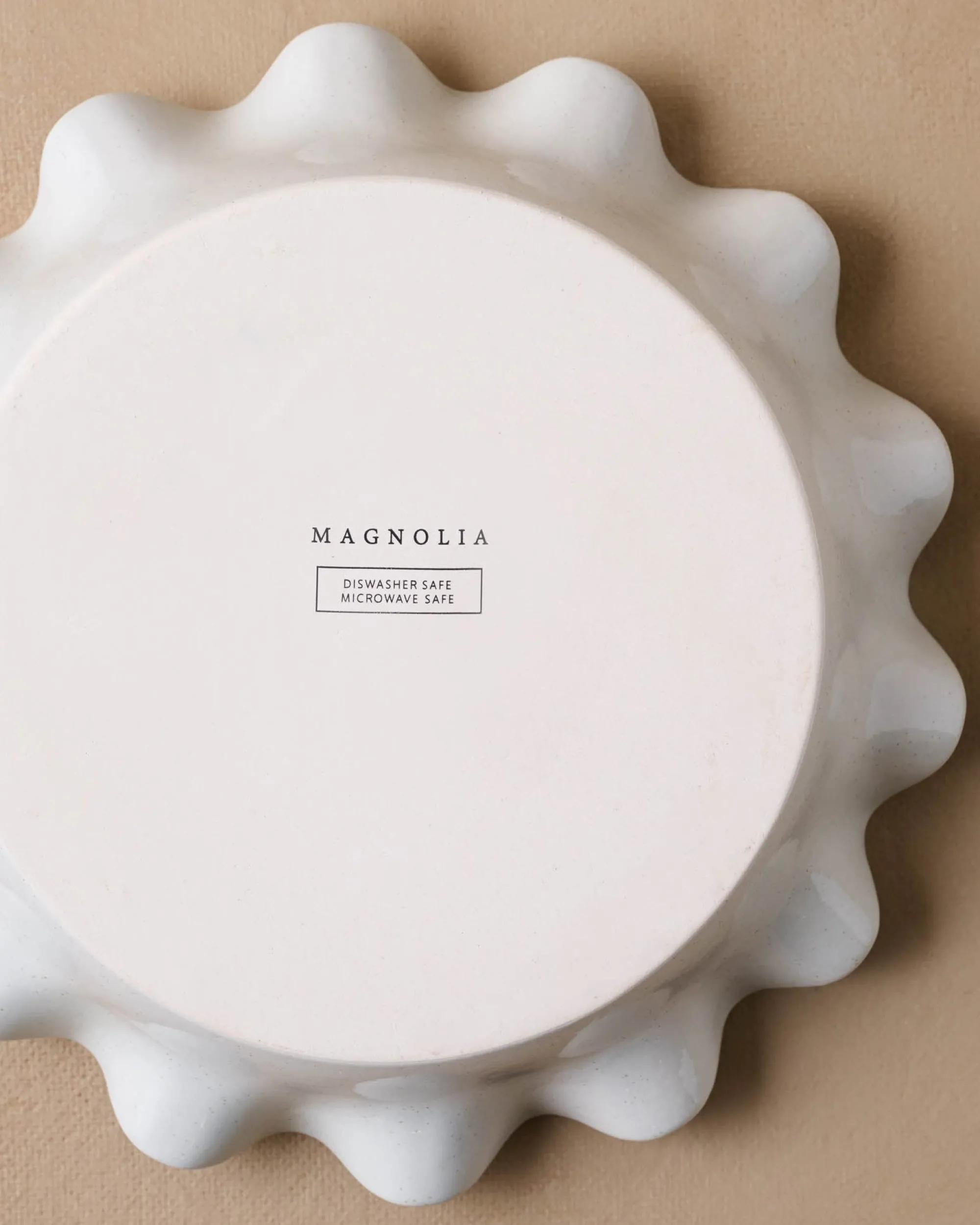 VND7018 Makerspalm, LLC Cream Scalloped Pie Dish
