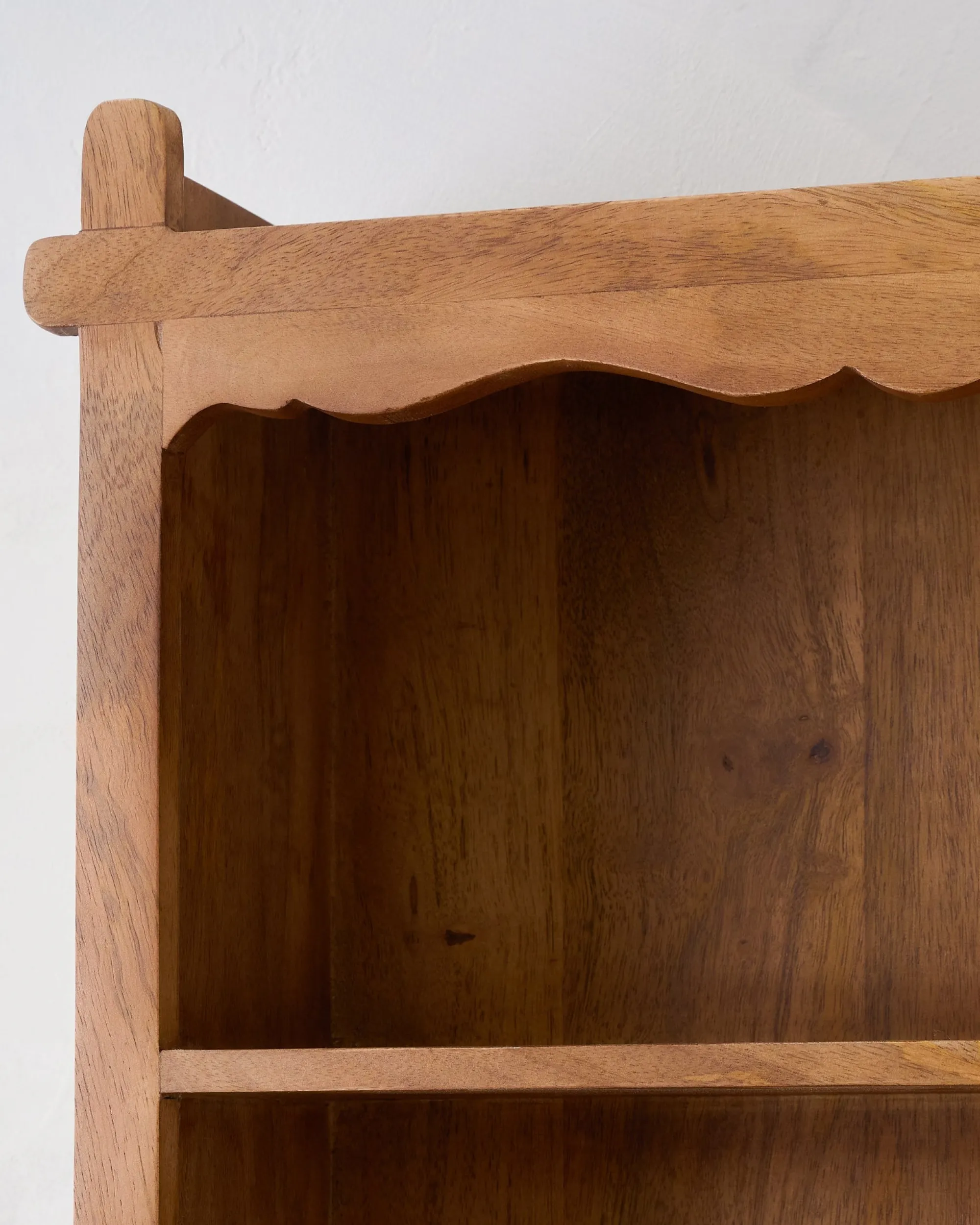 VND8551 MANI ART Daphne Wooden Wall Shelf