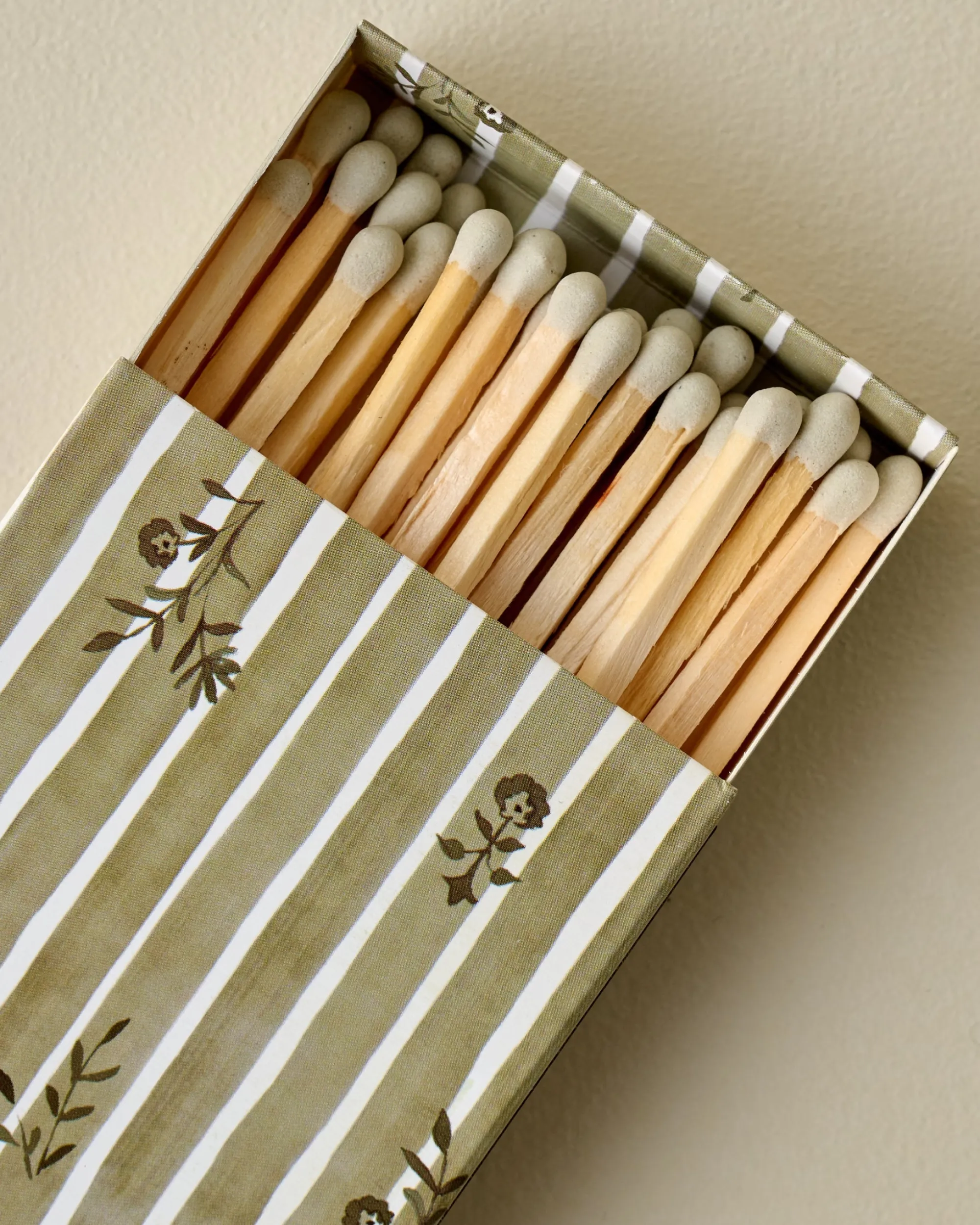 VND8516 MGR Design Int'l Inc. Decorative Matches - Green