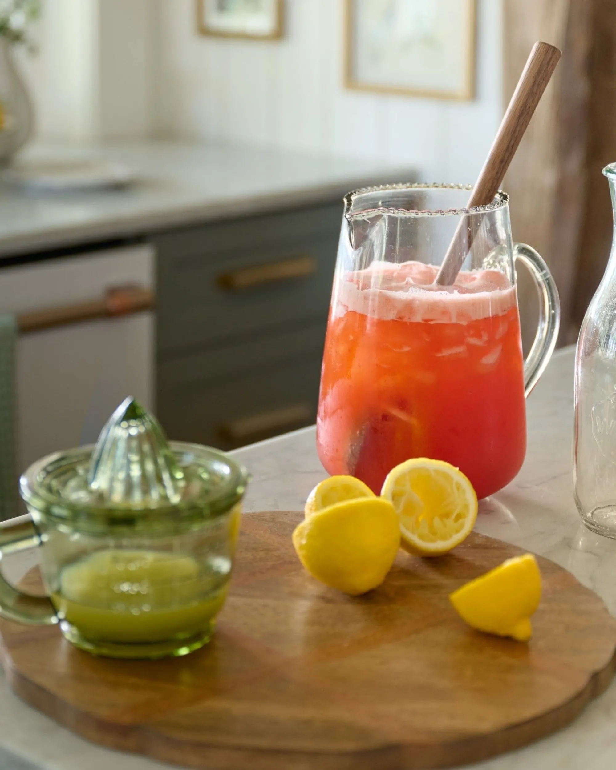 VND0018 Be Home Elizabeth Bottle Cut Pitcher