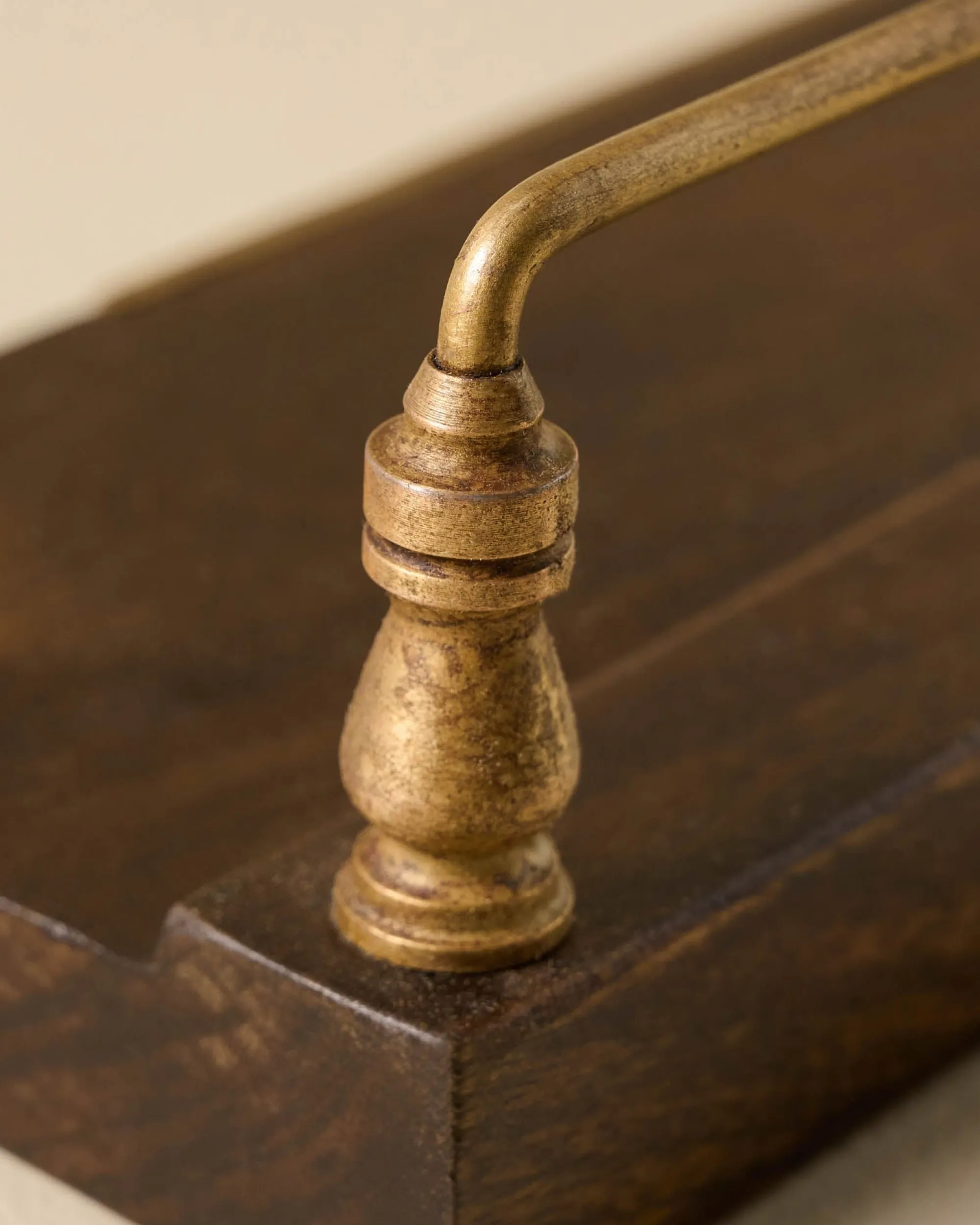 VND6622 ARVIND EXPO-CRAFTS Elliott Wood and Brass Picture Ledge