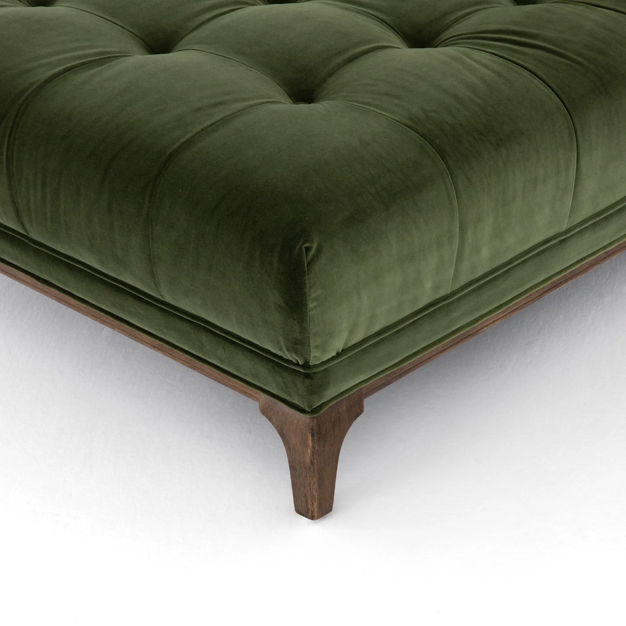 VND6200 Four Hands, LLC Elsie Chaise