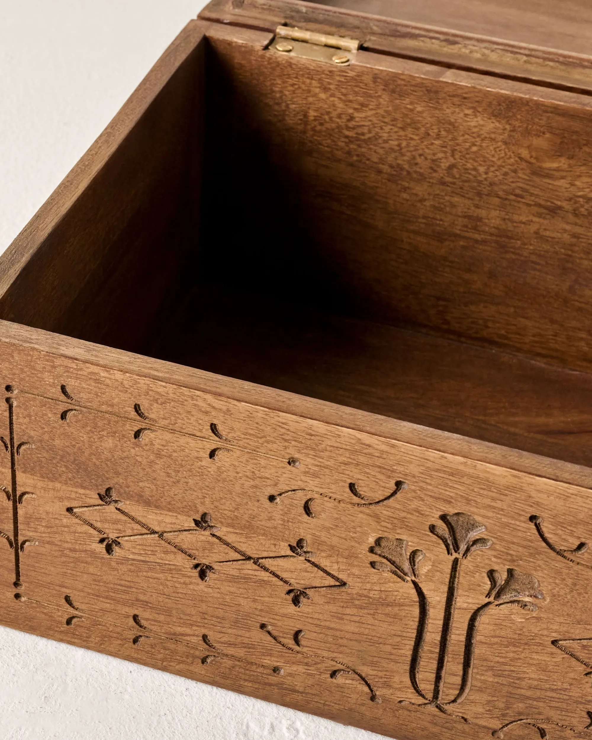 VND8122 R R INDUSTRIES Etched Wood Keepsake Box
