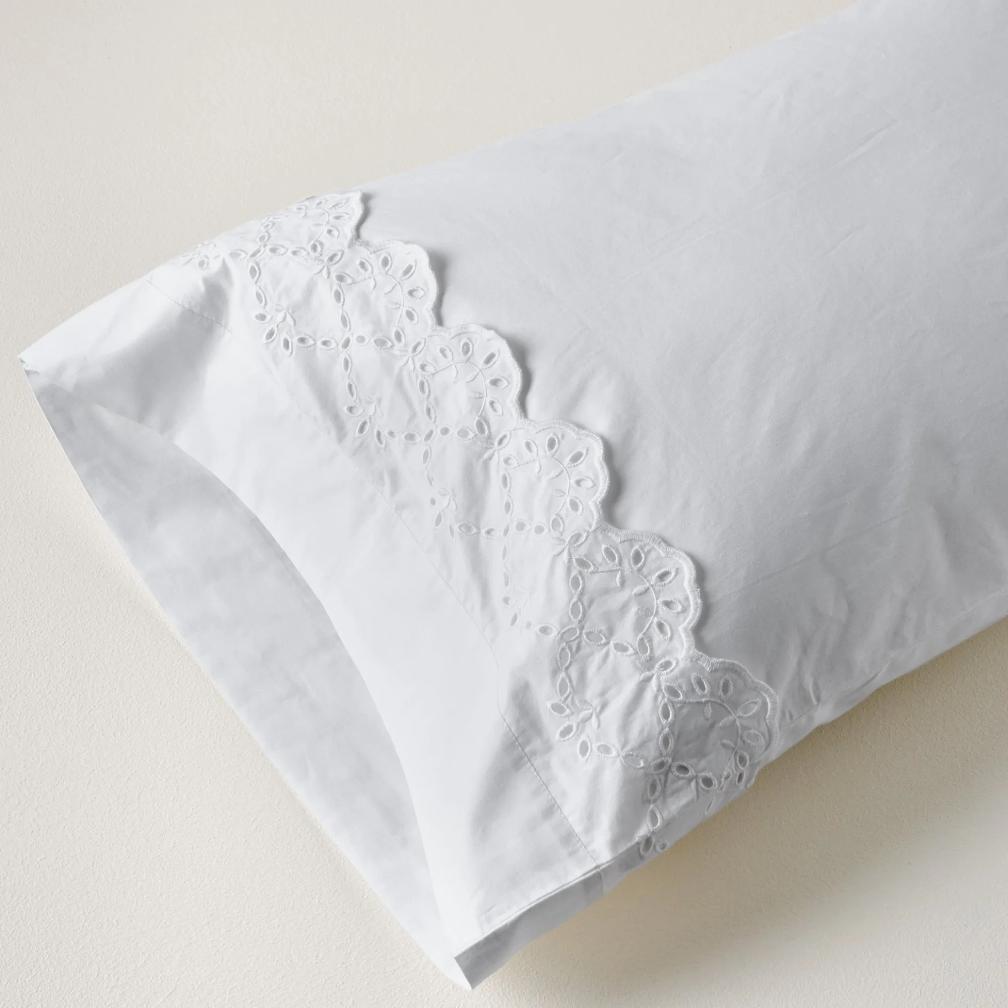 VND8328 FA HOME AND APPAREL PVT LTD Eyelet Scallop Edge Sheet Set