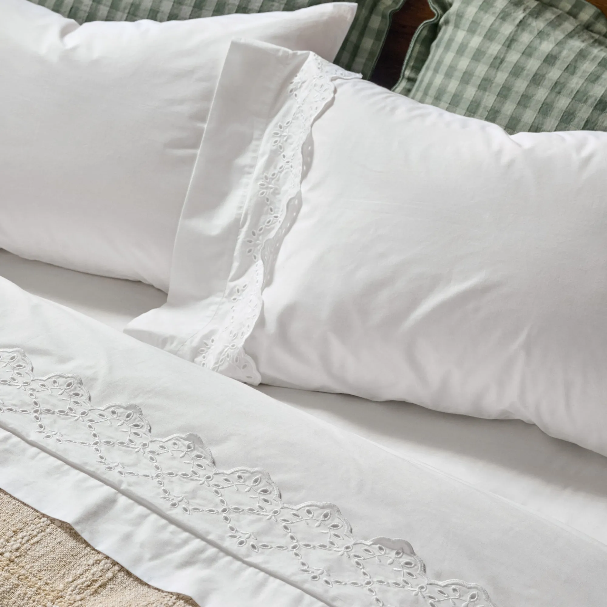 VND8328 FA HOME AND APPAREL PVT LTD Eyelet Scallop Edge Sheet Set