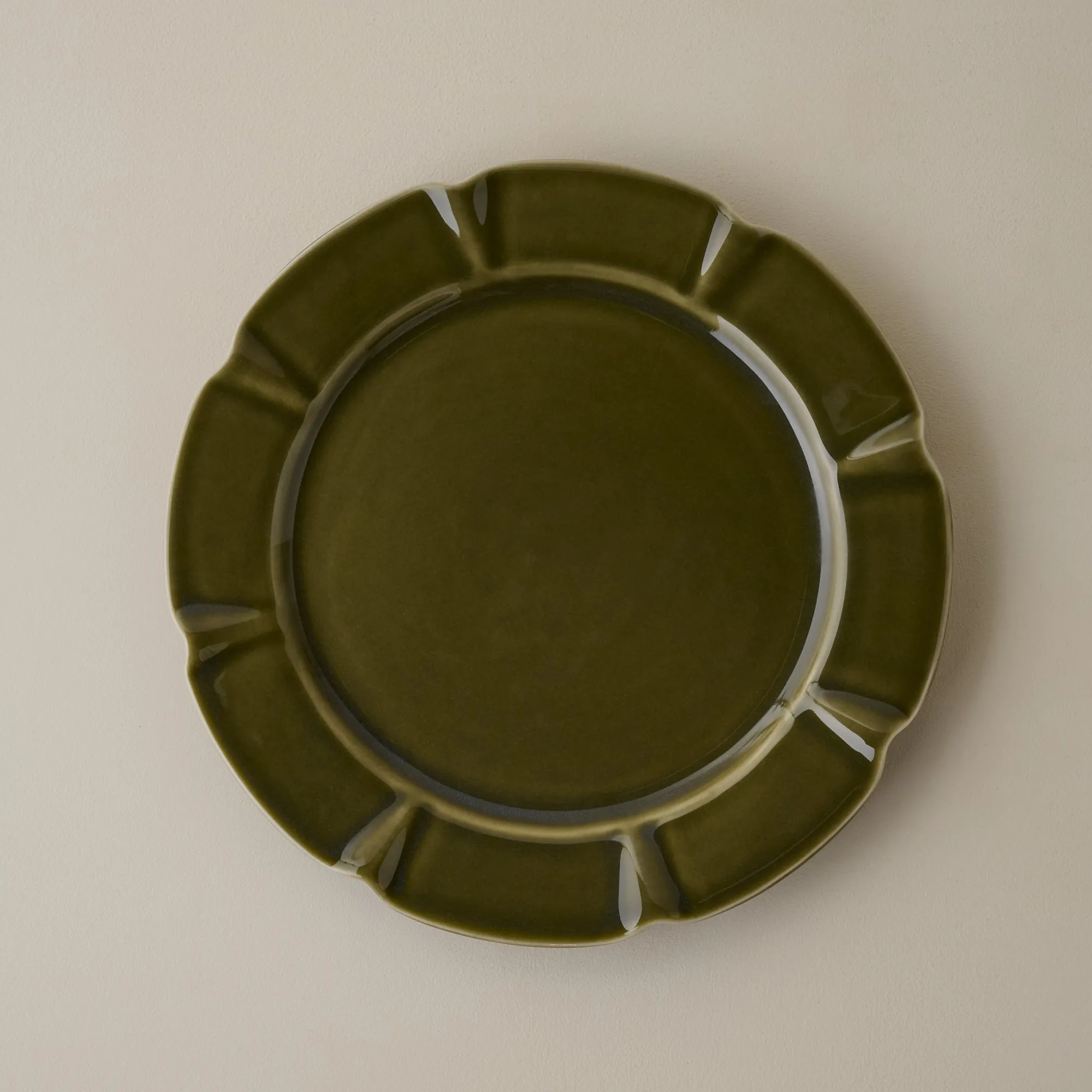 VND7817 FOXSTONE DEVELOPMENT CO.,LTD Fern Green Luna Scalloped Plate
