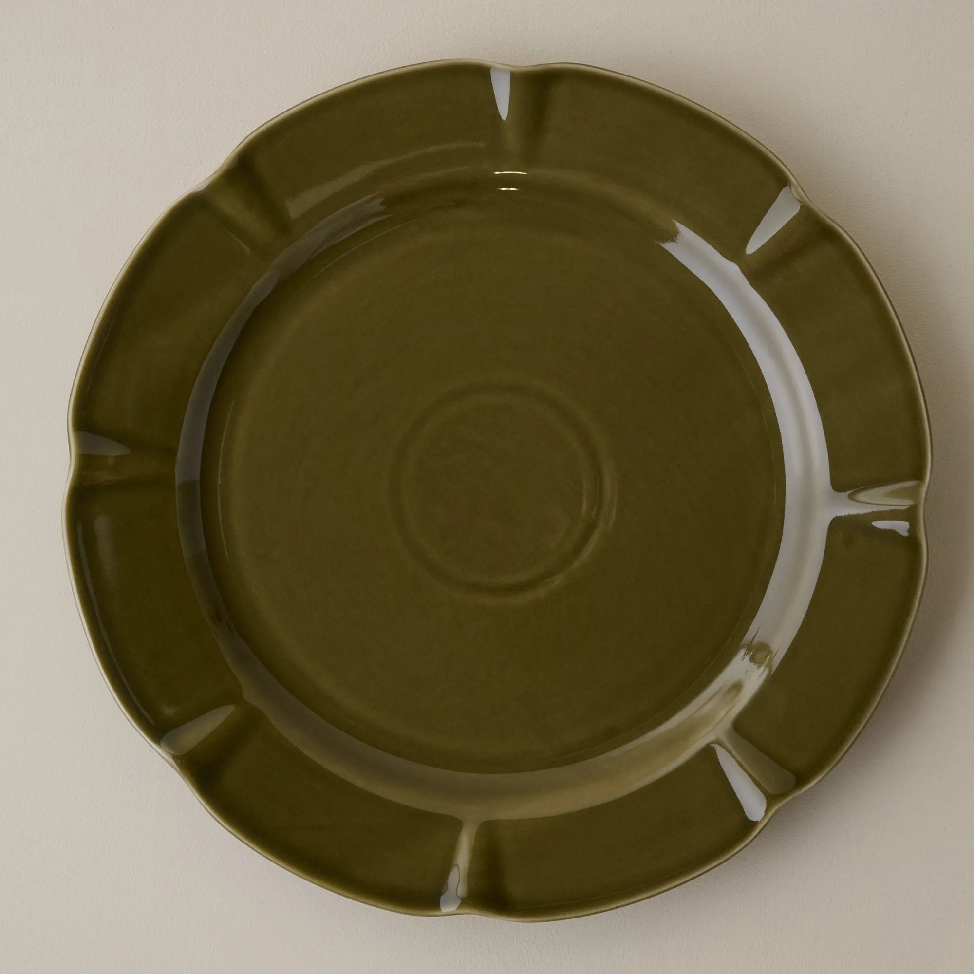 VND7817 FOXSTONE DEVELOPMENT CO.,LTD Fern Green Luna Scalloped Plate