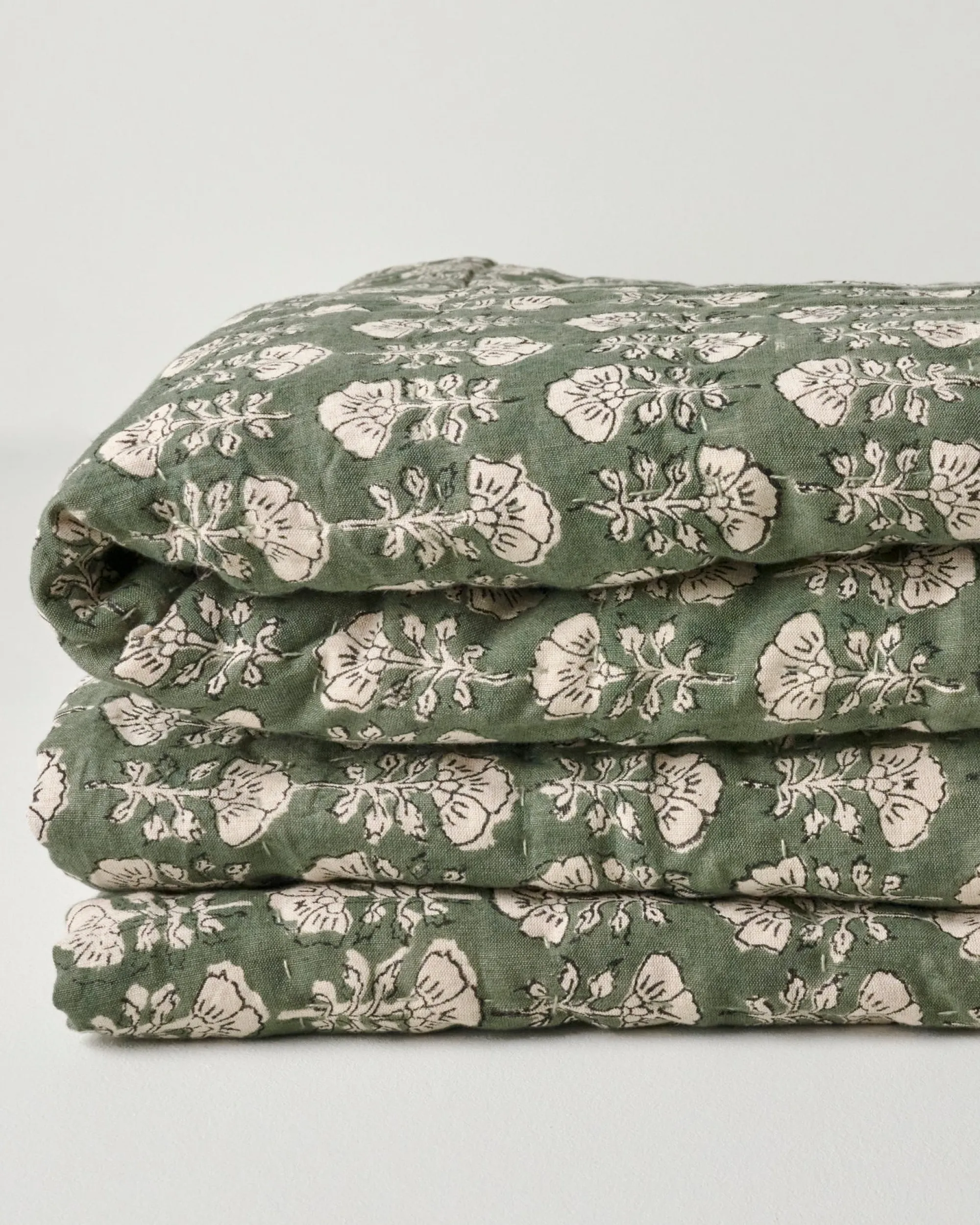 VND7018 Makerspalm, LLC Flora Block Print Quilt - Dusty Green