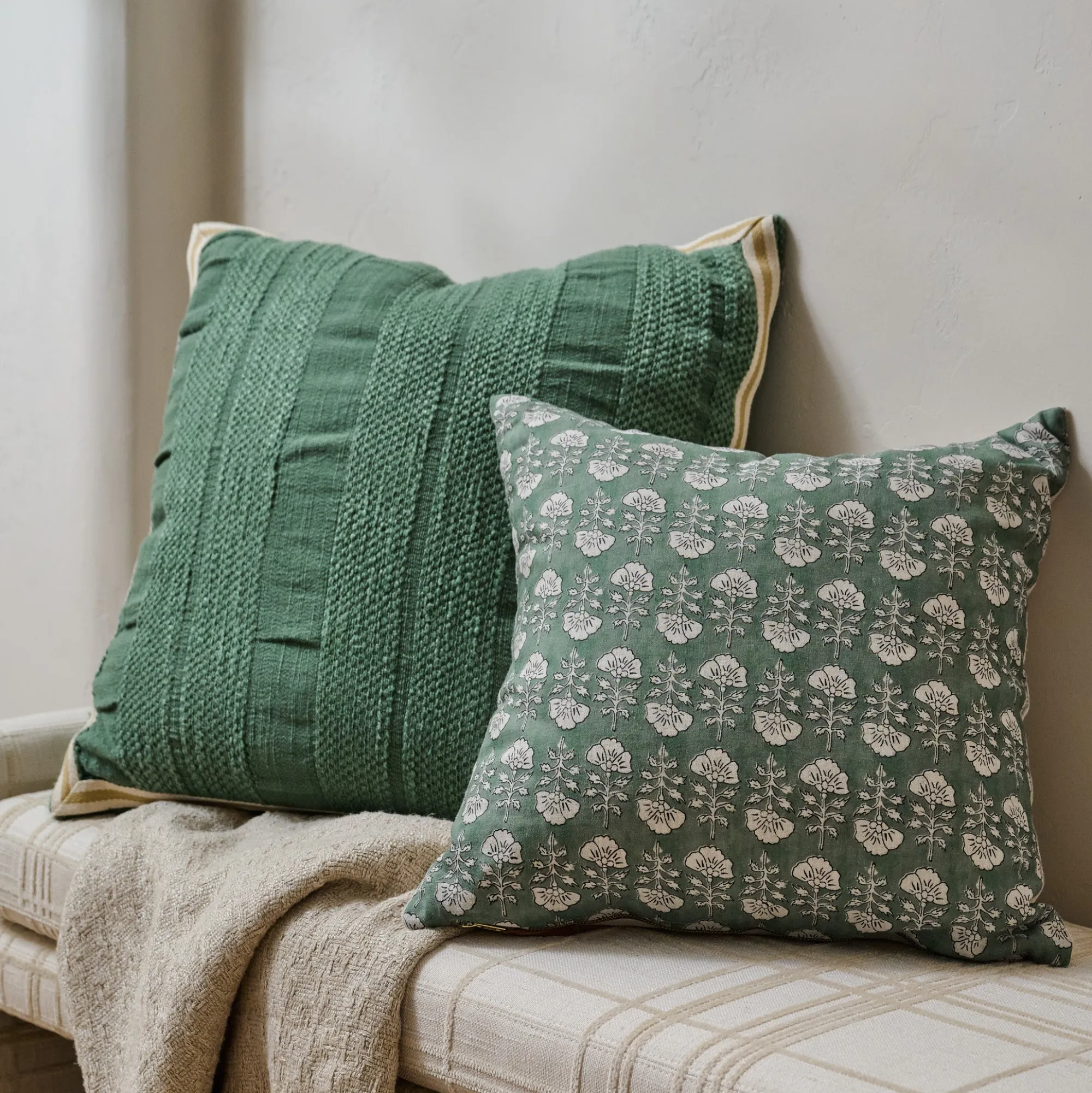 VND7018 Makerspalm, LLC Flora Dusty Green Printed Pillow