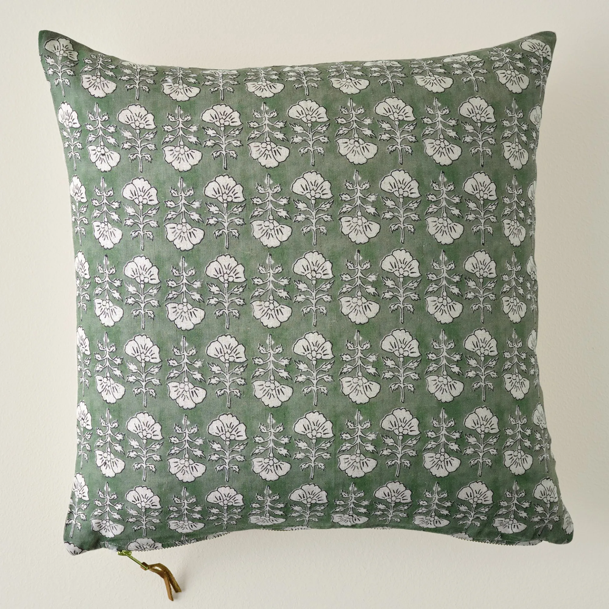 VND7018 Makerspalm, LLC Flora Dusty Green Printed Pillow