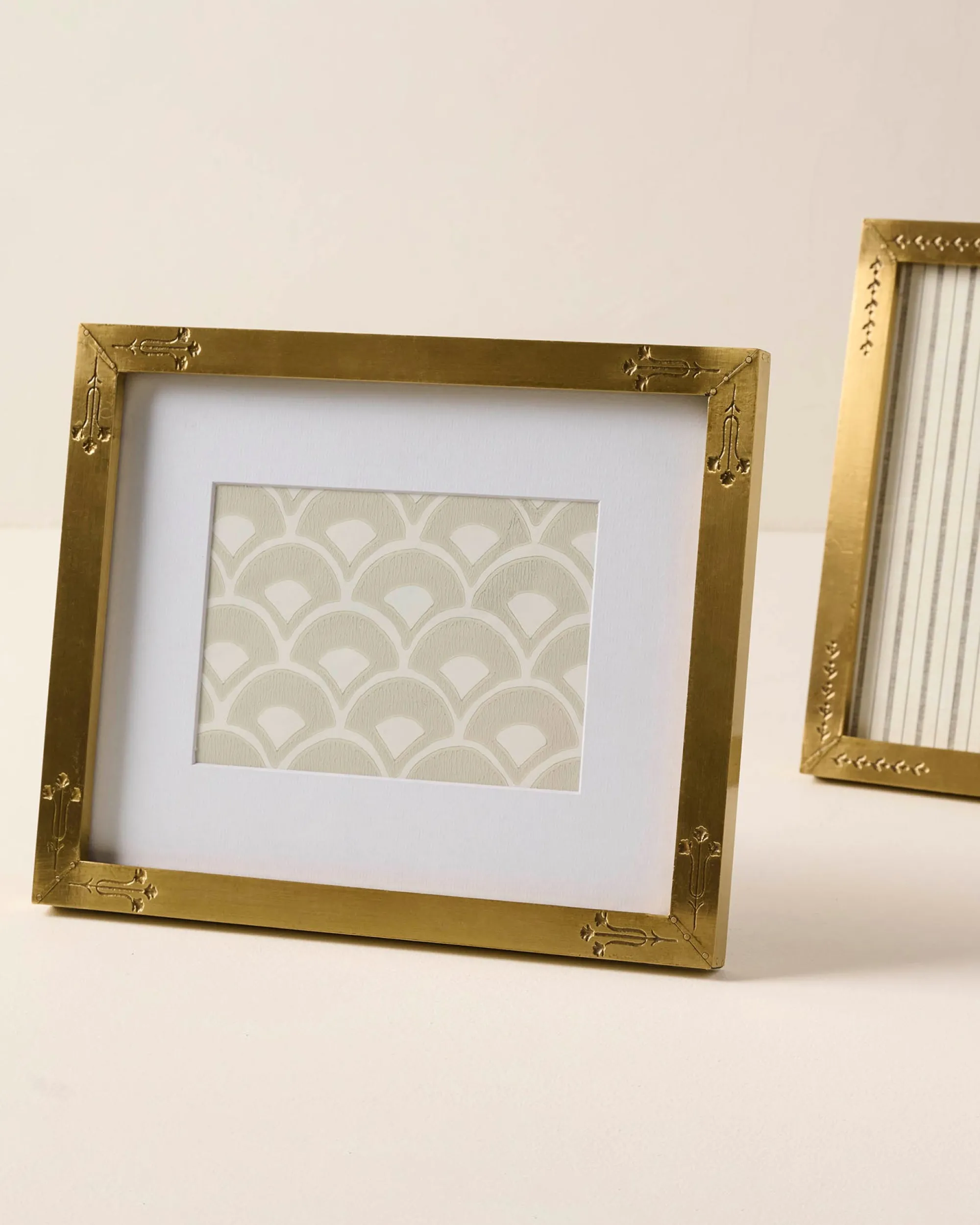 VND8122 R R INDUSTRIES Floral Antique Brass Photo Frame