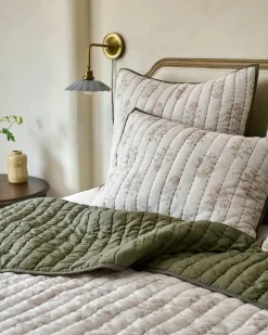 Magnolia Floral Jacquard Kantha Quilt + Sham Set (King)