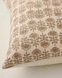 VND7018 Makerspalm, LLC Flora Natural Printed Pillow